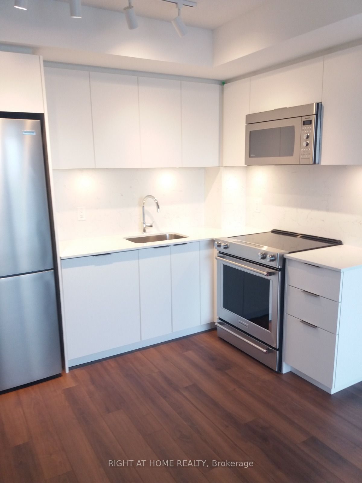 30 Samuel Wood Way 1803, Toronto, ON M9B 0C9 photo 3