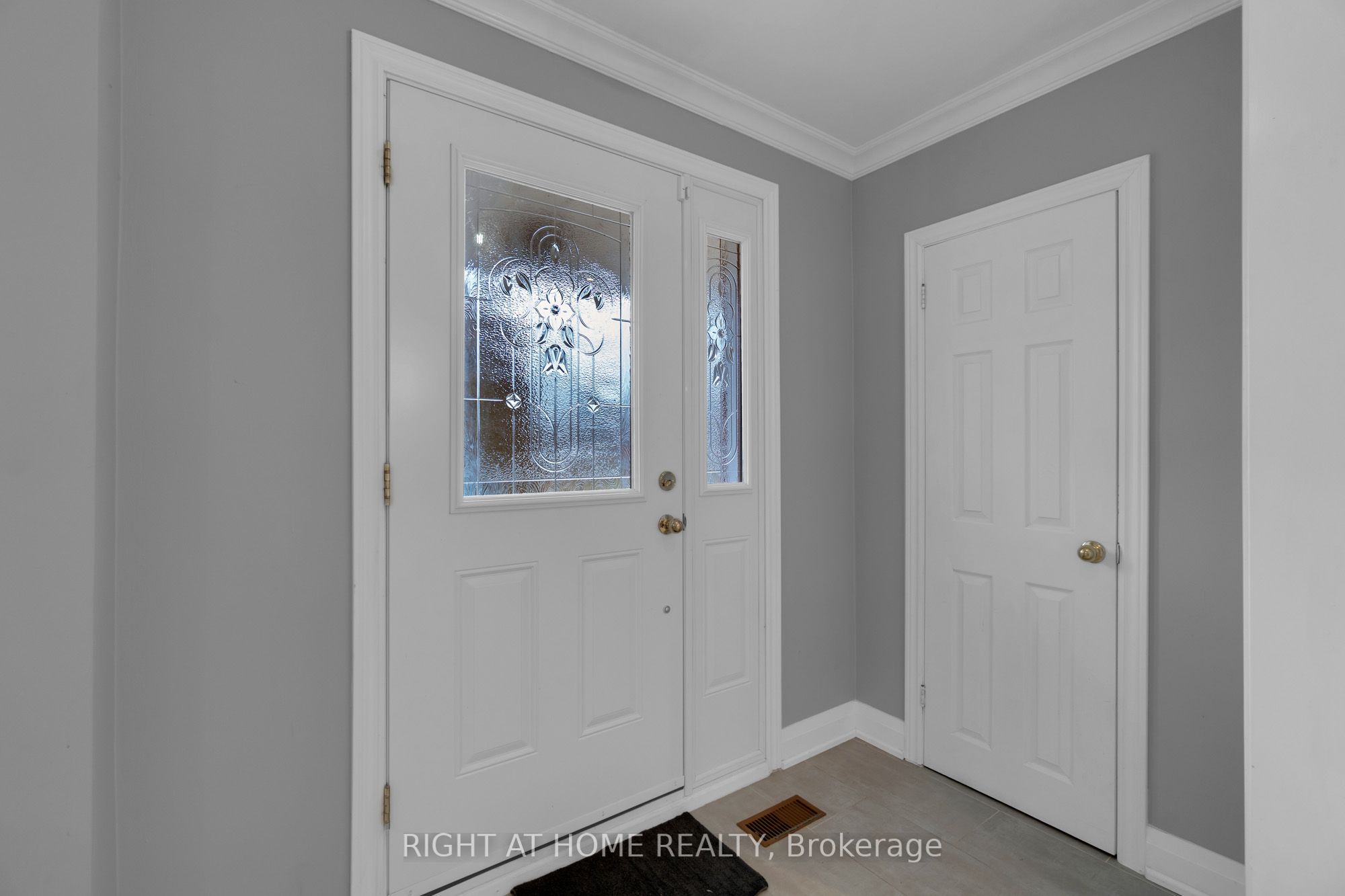 197 Troy Street, Mississauga, ON L5G 1S9 photo 4