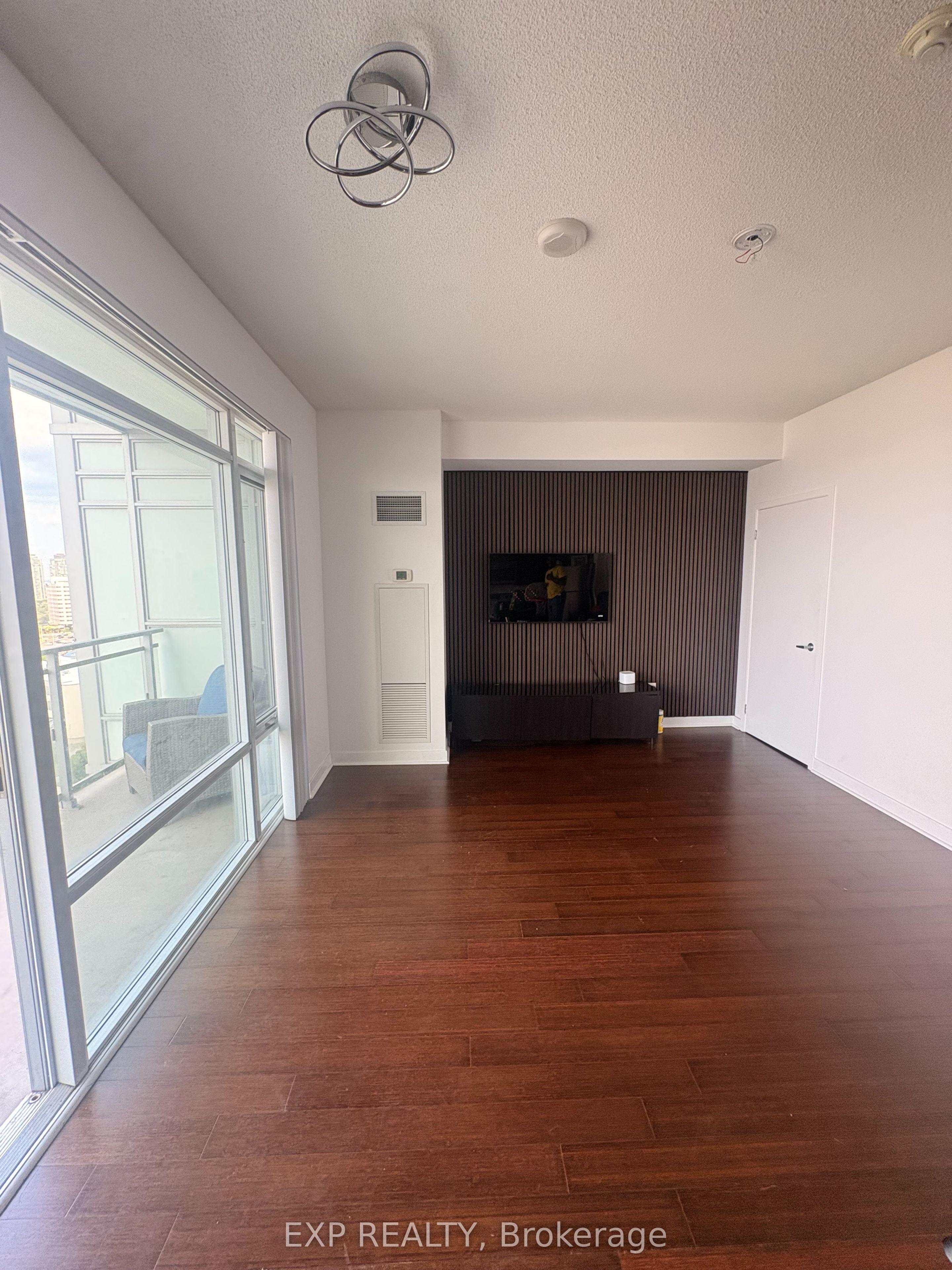 360 Square One Drive 1401, Mississauga, ON L5B 0G7 photo 2