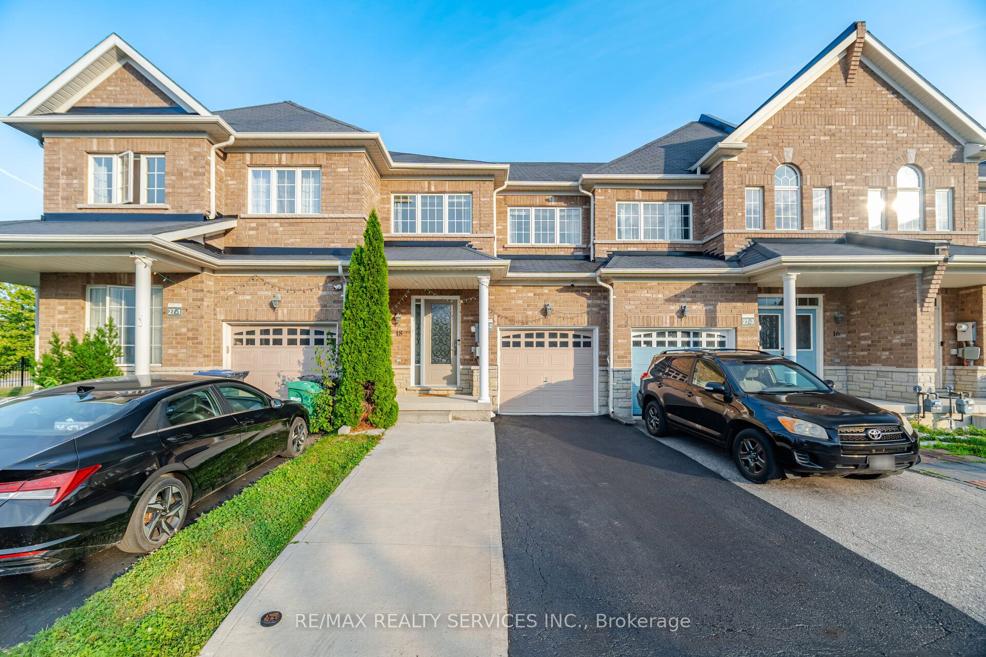 18 Seedland Crescent, Brampton, ON L6R 0Z5 photo 2