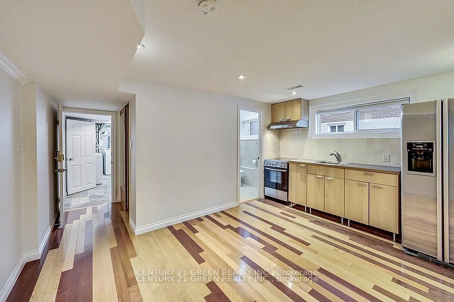 28 Jellicoe Avenue Lower, Toronto, ON M8W 1W1 photo 4