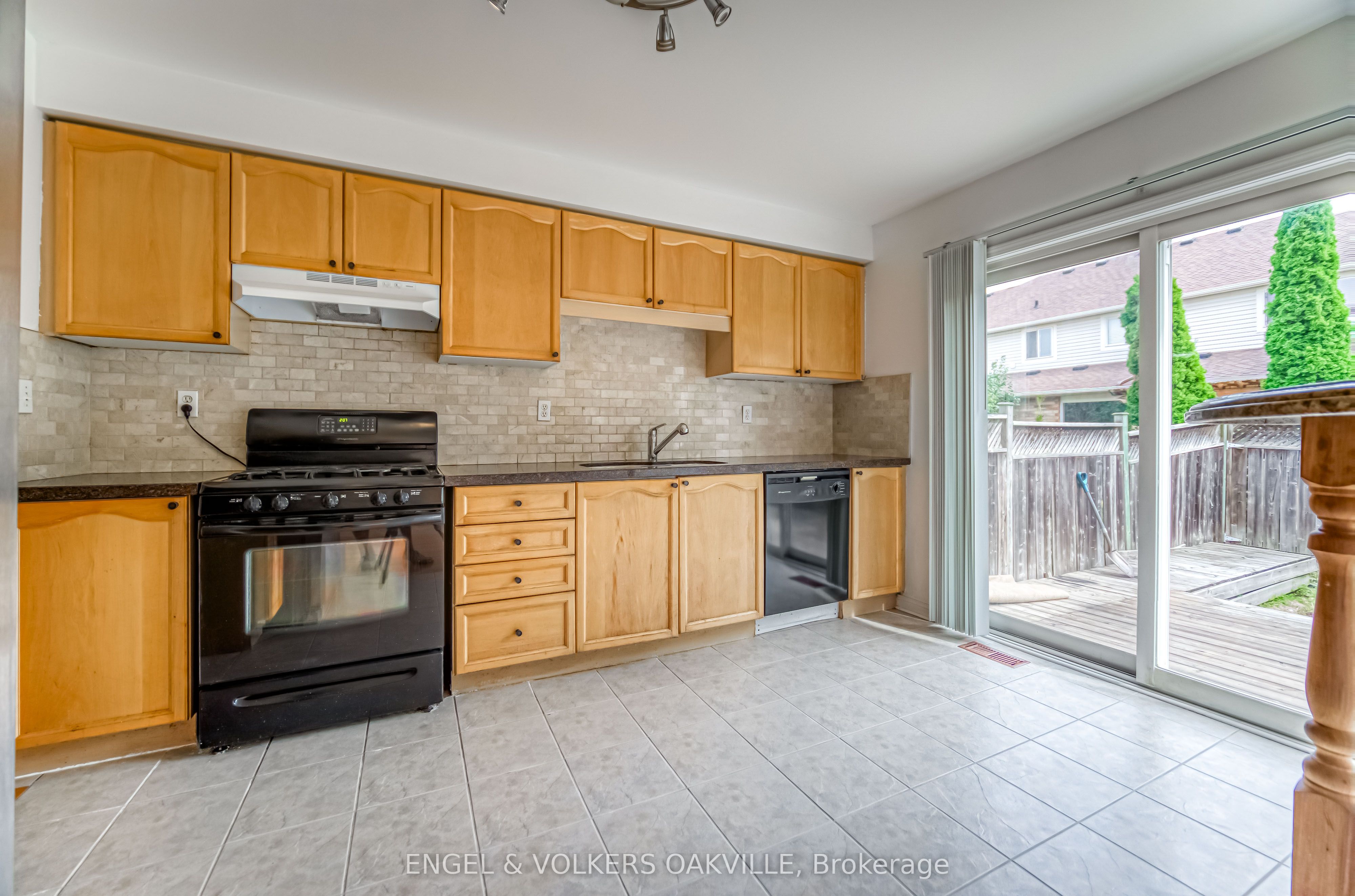 1121 Barclay Circle, Milton, ON L9T 5W4 photo 4