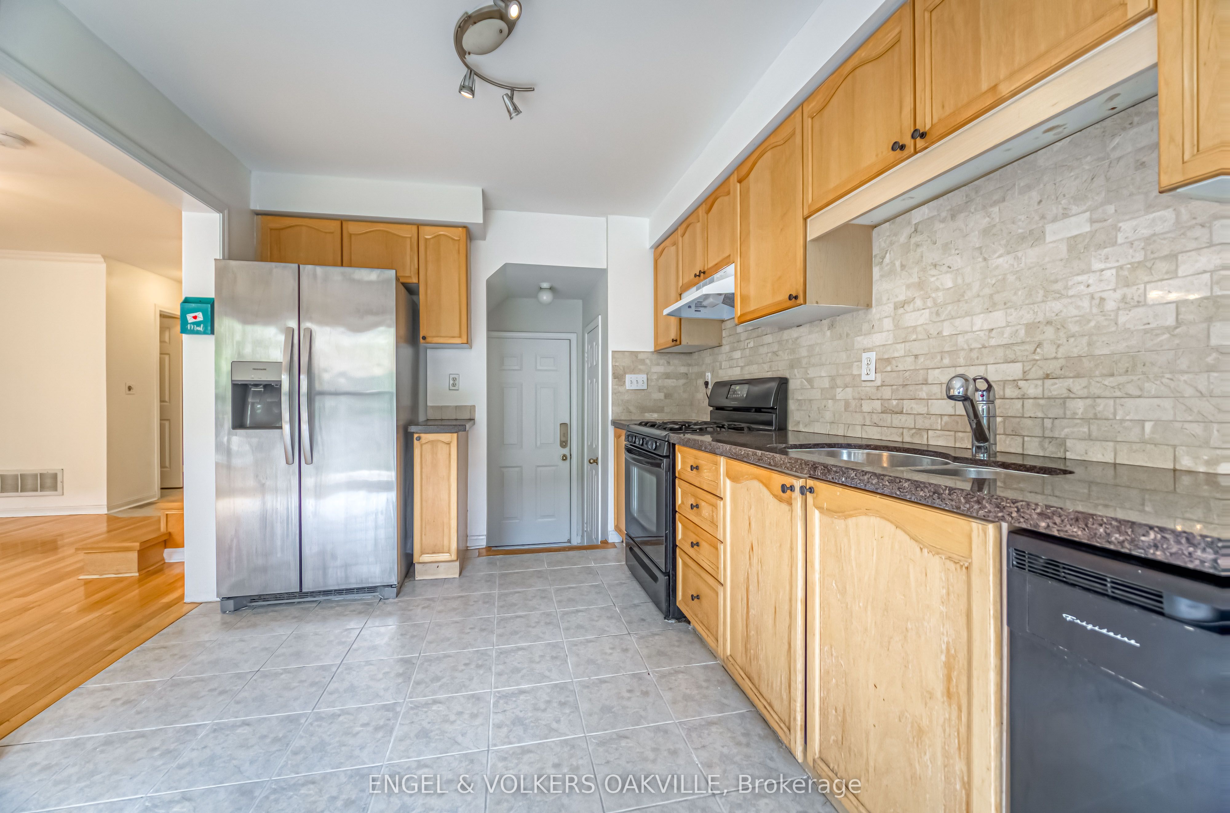 1121 Barclay Circle, Milton, ON L9T 5W4 photo 5