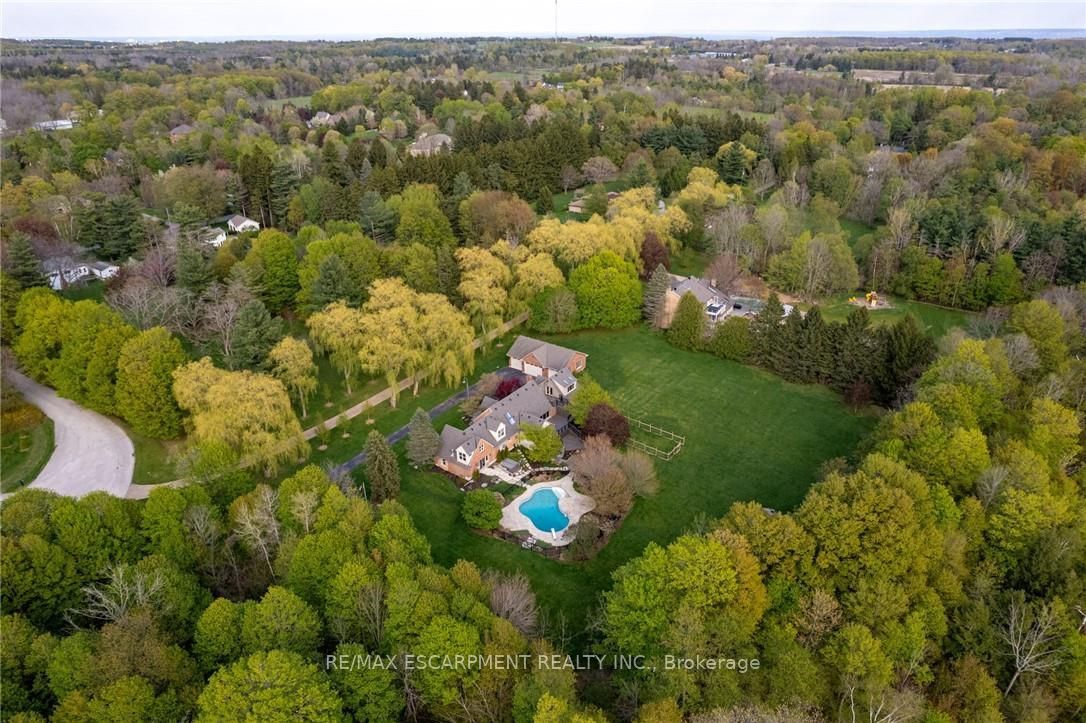 1670 MEDAD SPRINGS Court, Burlington, ON L8P 0B7 photo 2