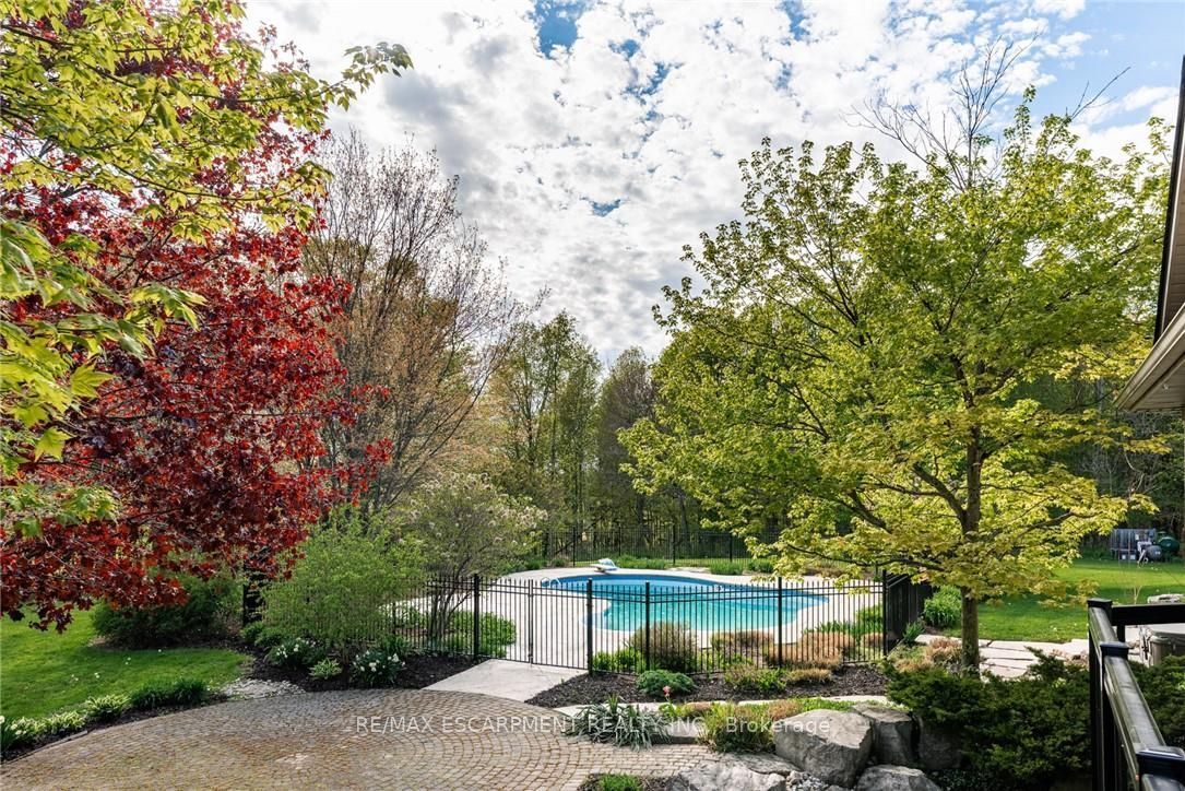 1670 MEDAD SPRINGS Court, Burlington, ON L8P 0B7 photo 3