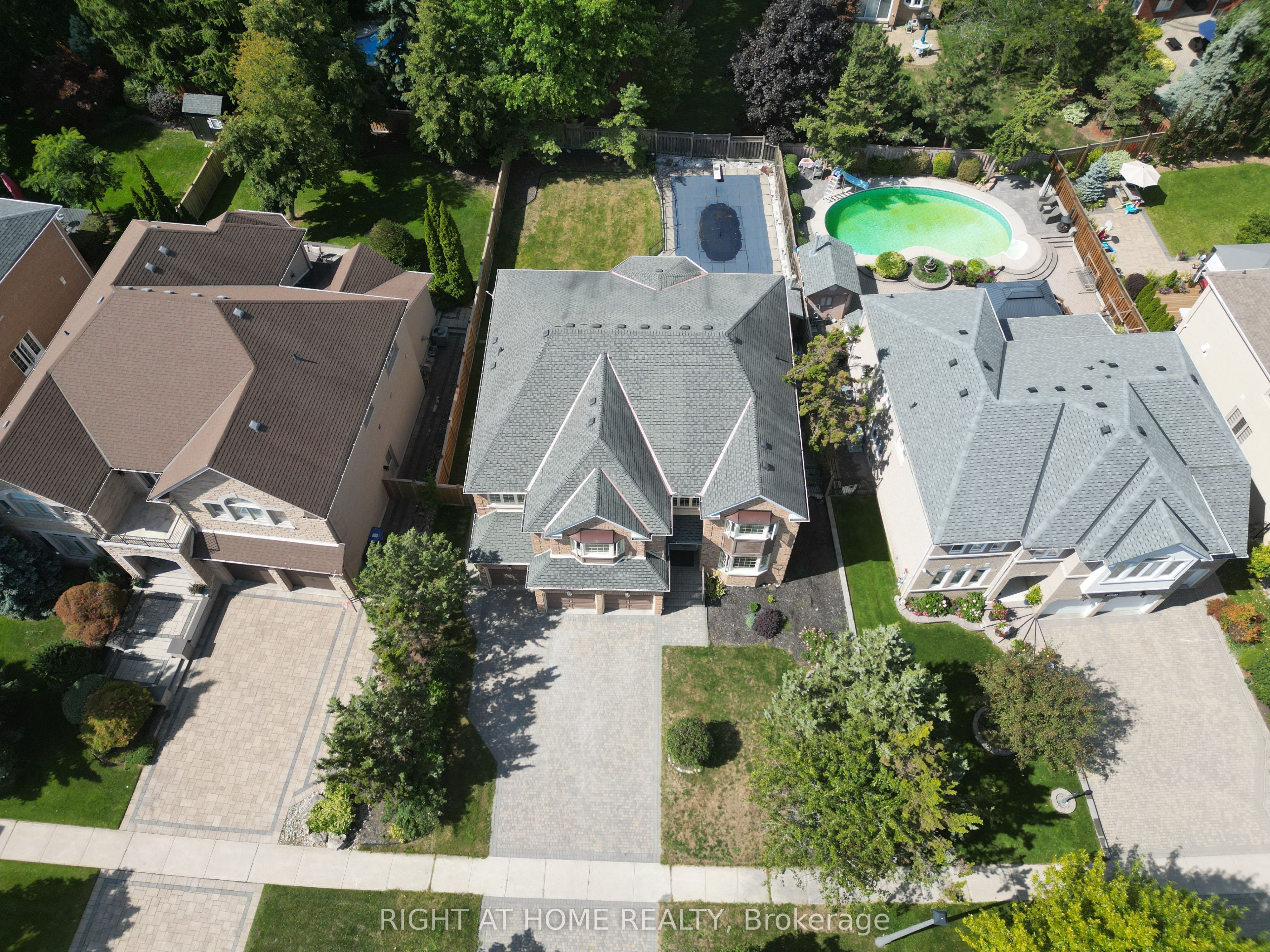 2427 Erin Centre Boulevard, Mississauga, ON L5M 5B3 photo 2
