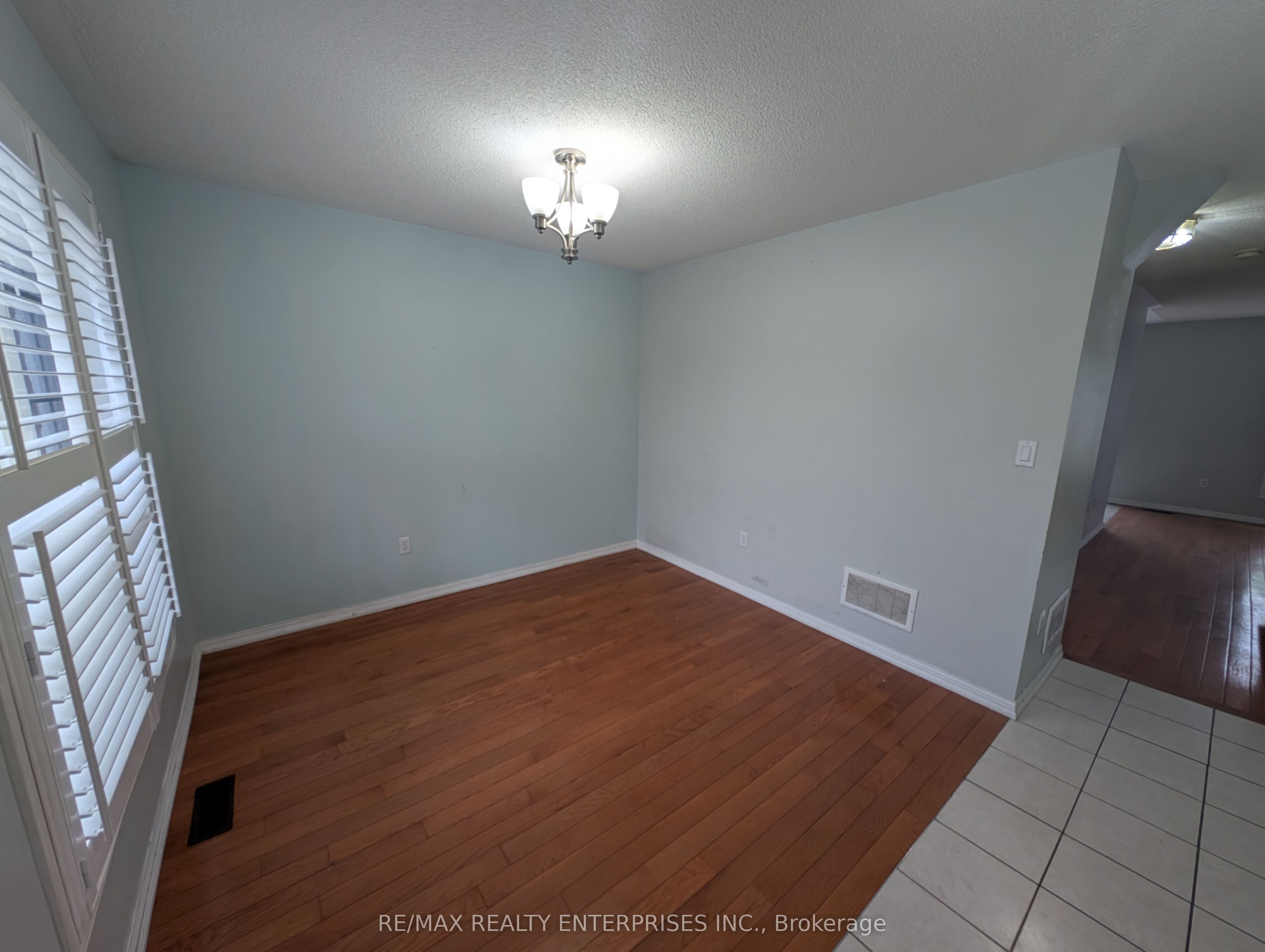 40 Sweetwood Circle, Brampton, ON L7A 2X7 photo 3