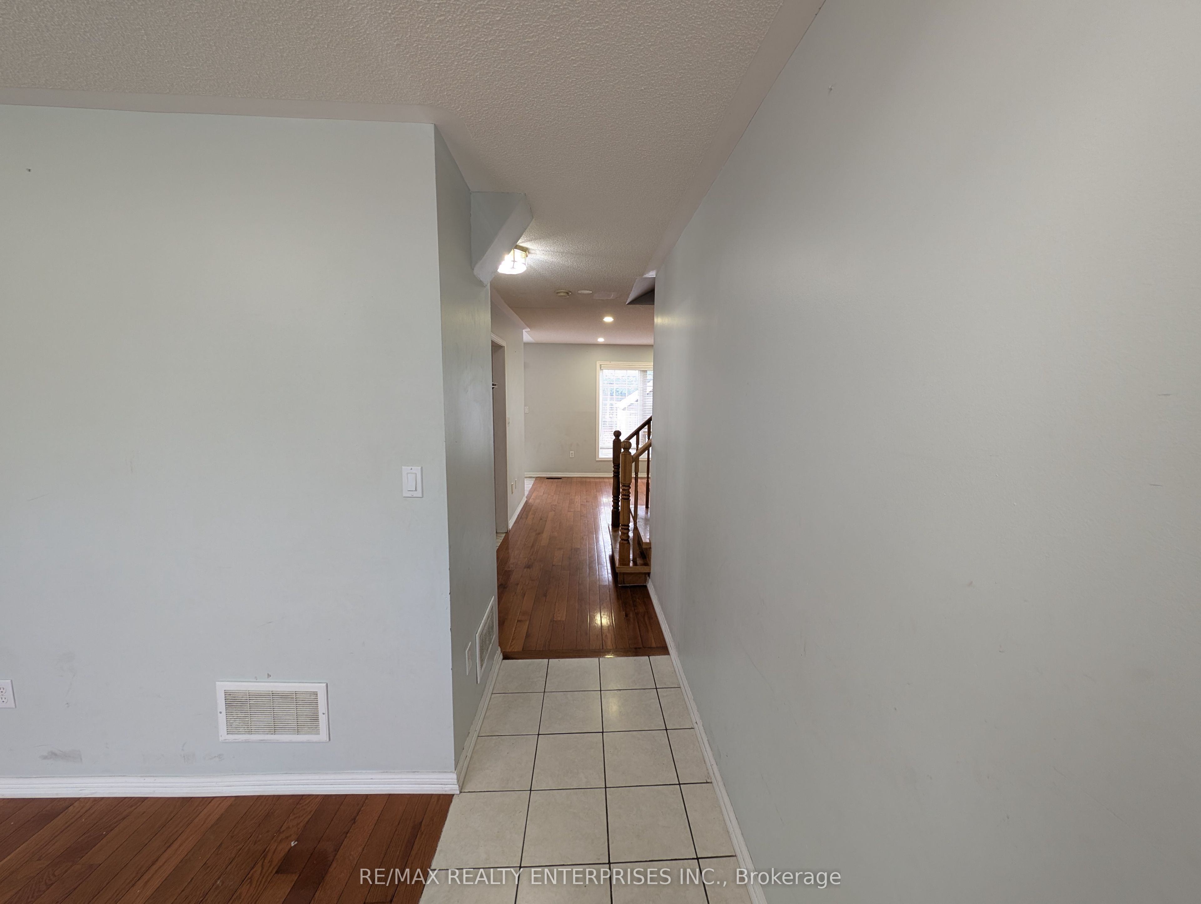 40 Sweetwood Circle, Brampton, ON L7A 2X7 photo 4