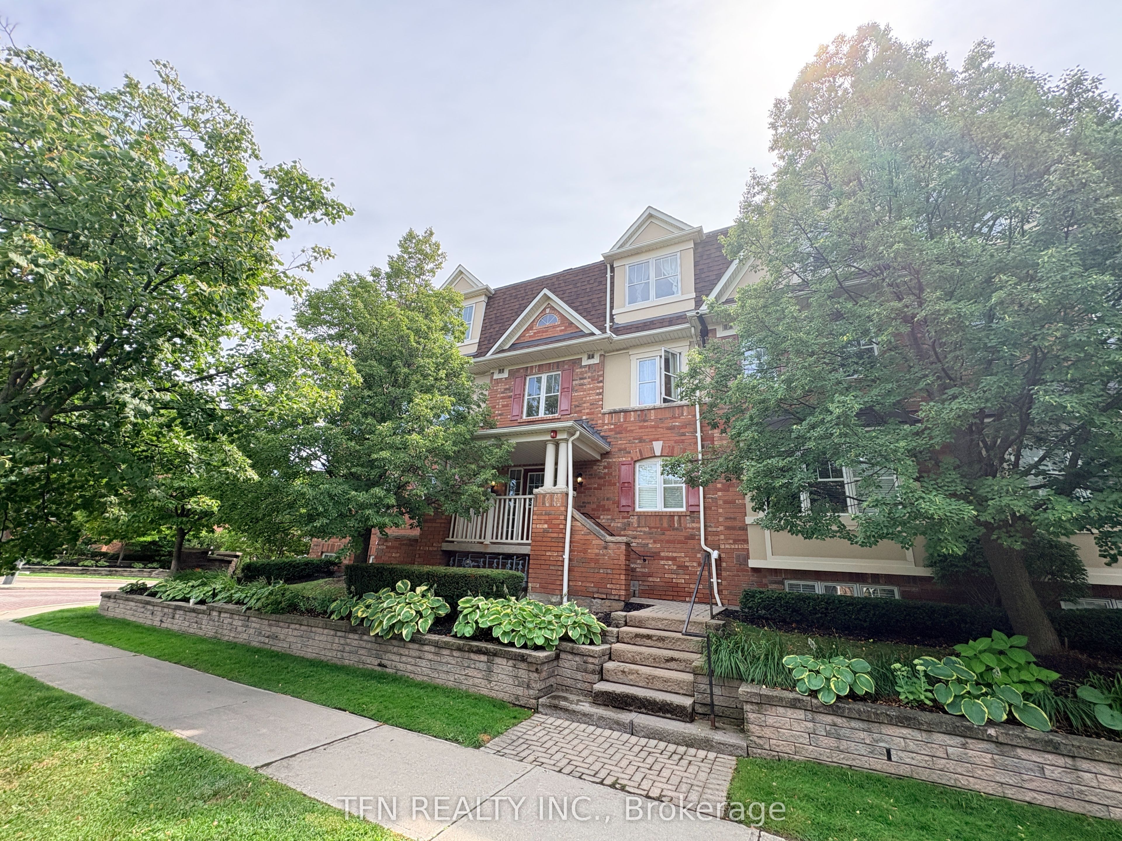 588 Shoreline Drive 3, Mississauga, ON L5B 0A8 photo 2