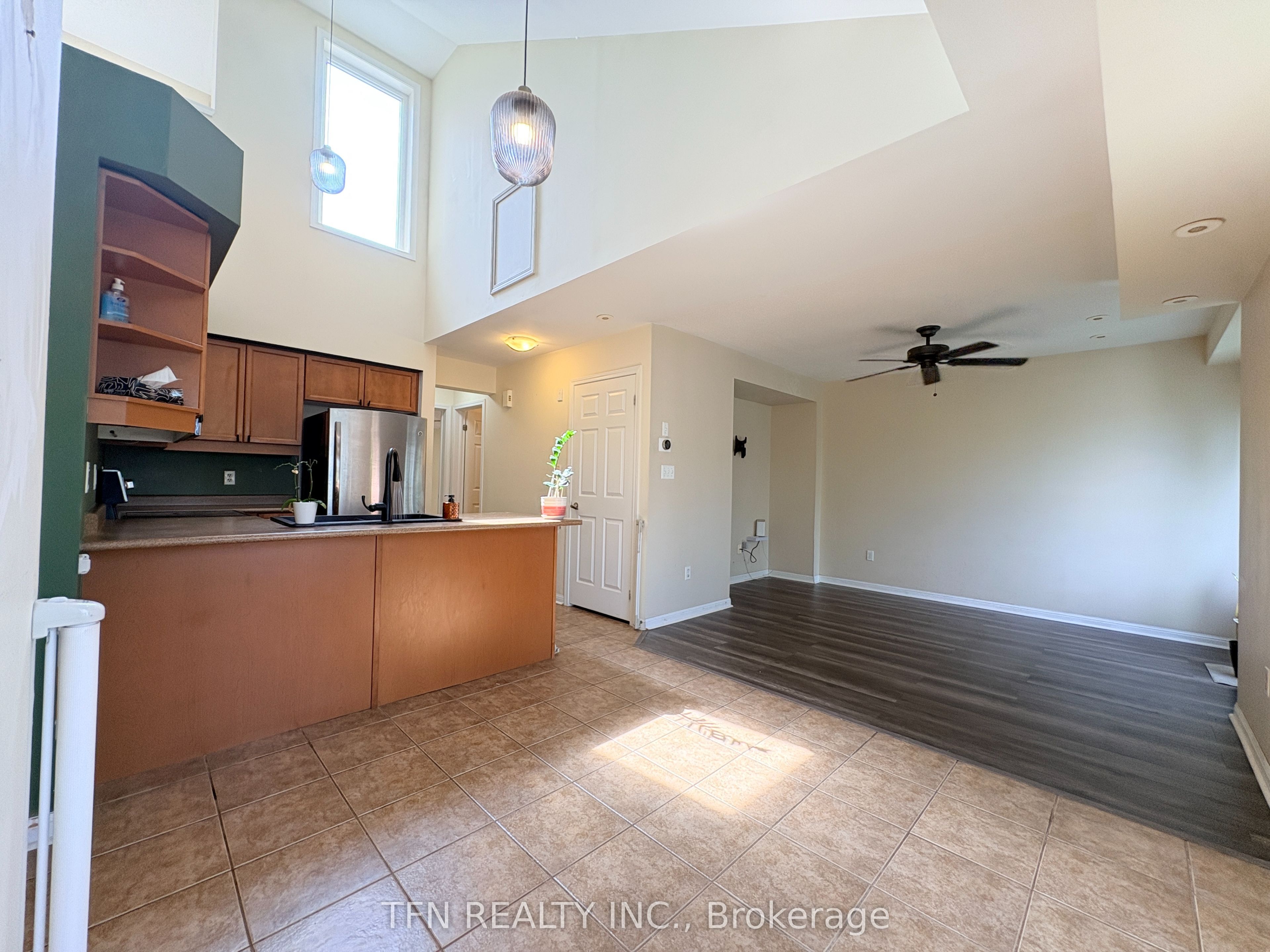 588 Shoreline Drive 3, Mississauga, ON L5B 0A8 photo 3