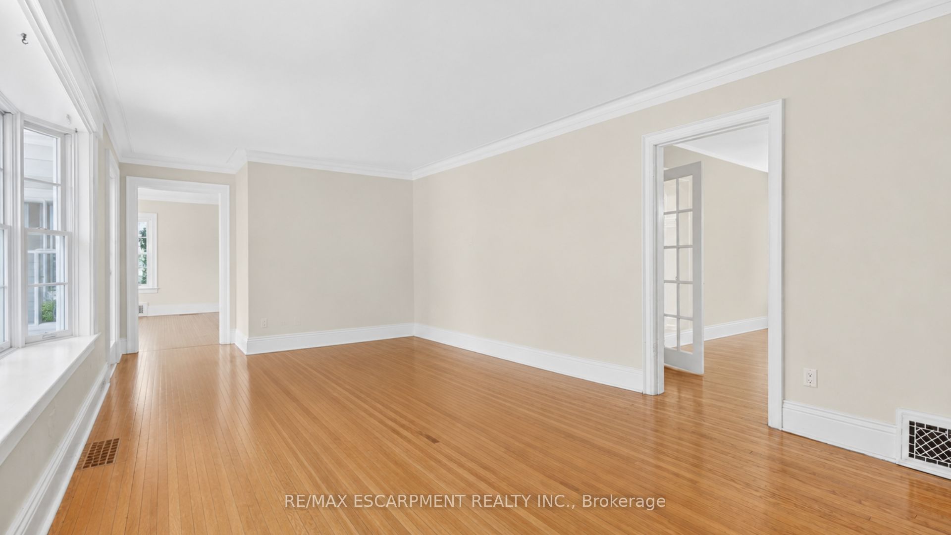 3046 South Drive, Burlington, ON L7N 1H2 photo 5
