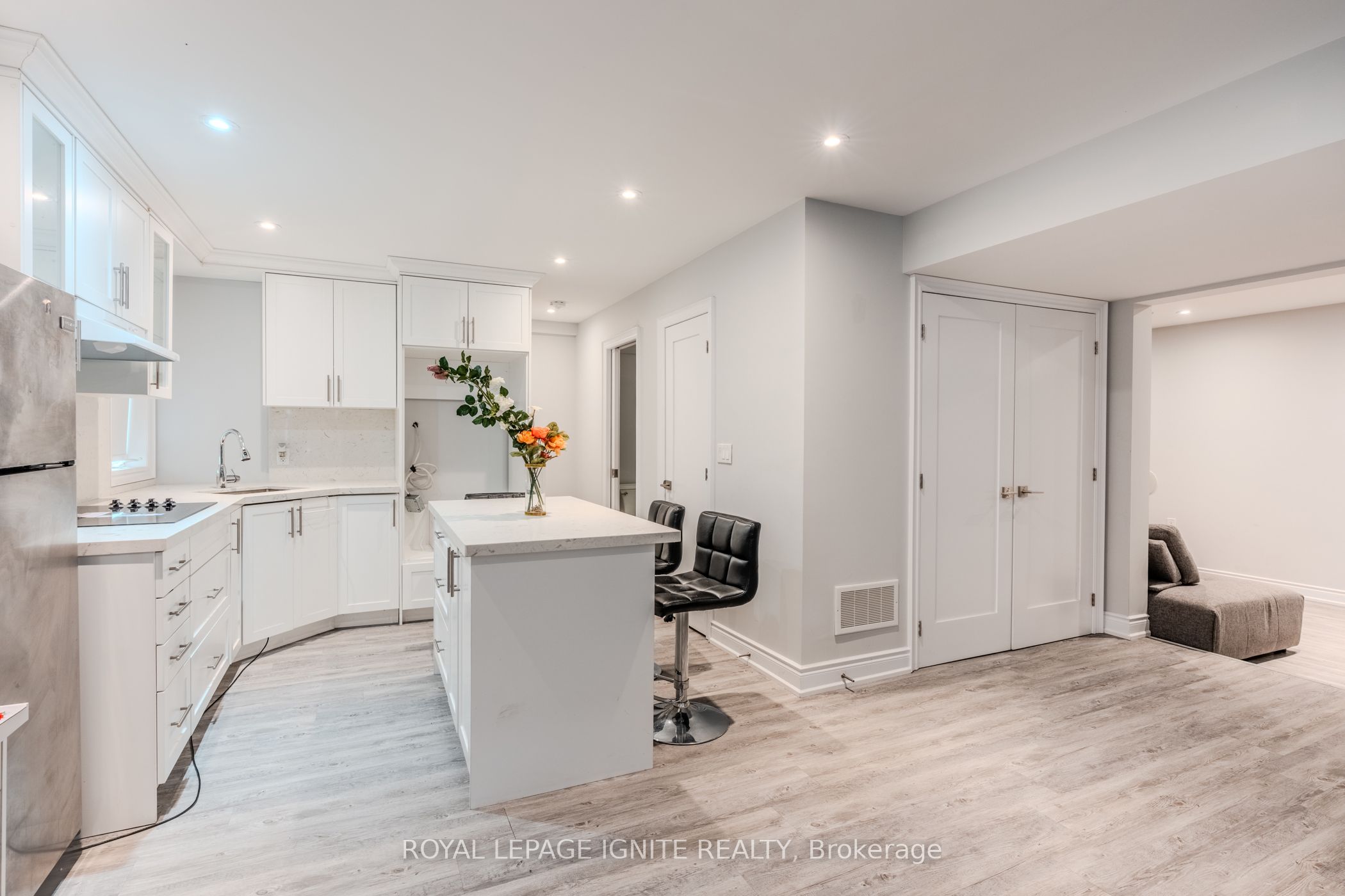 7 Picasso Drive, Brampton, ON L6P 3L5 photo 3