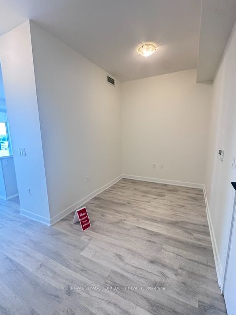 4675 Metcalfe Avenue 708, Mississauga, ON L5M 0Z8 photo 3