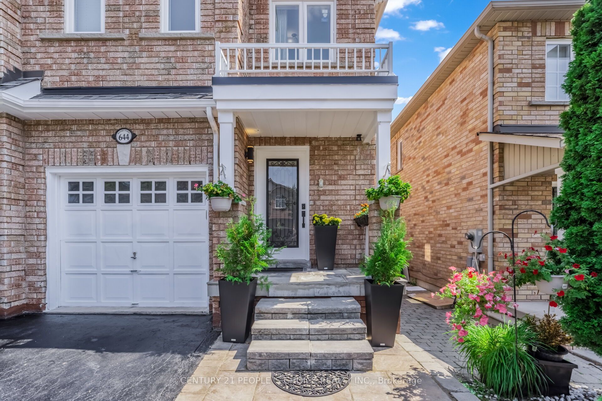 644 Madame Street, Mississauga, ON L5W 1G6 photo 2