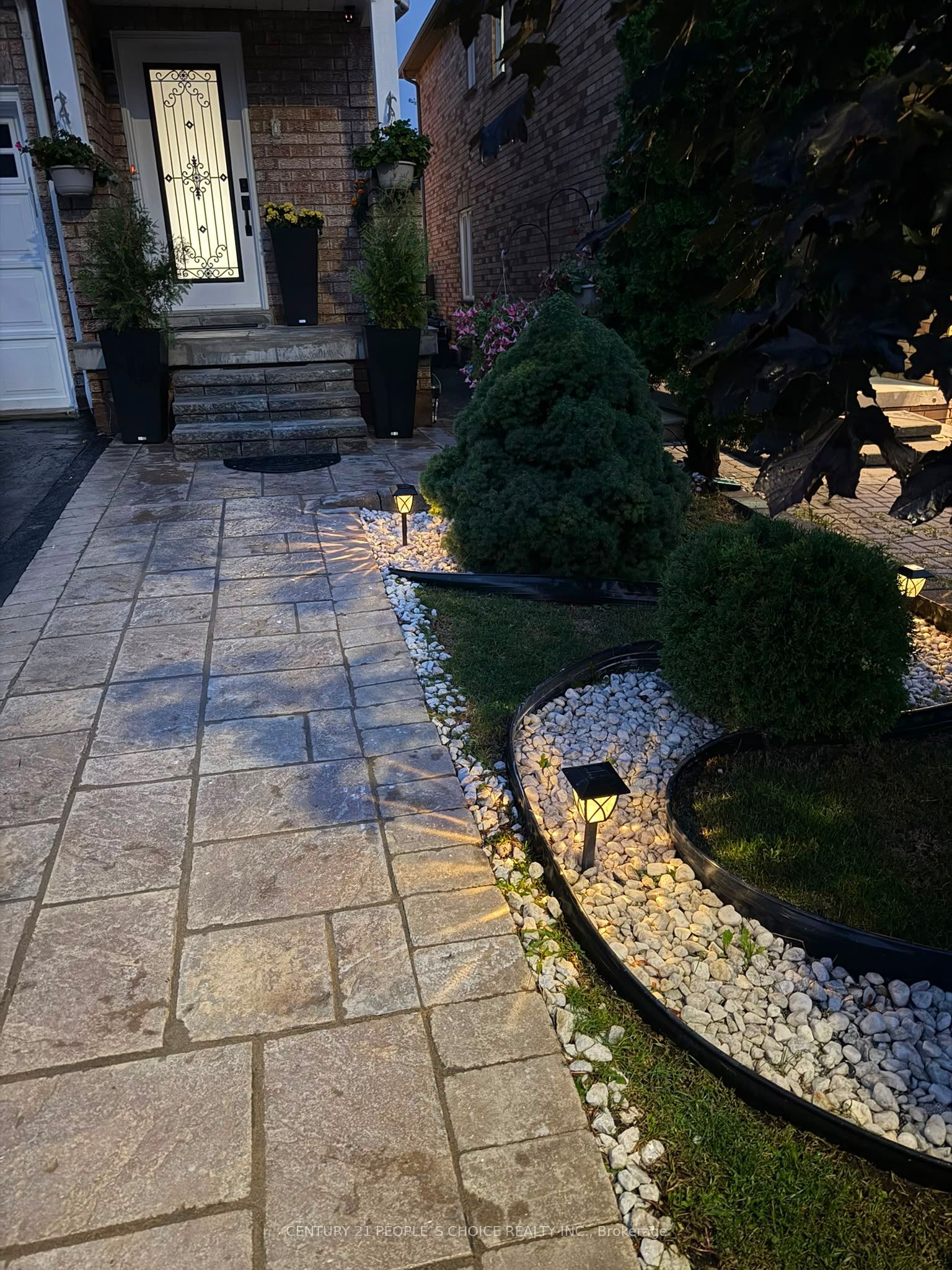 644 Madame Street, Mississauga, ON L5W 1G6 photo 4