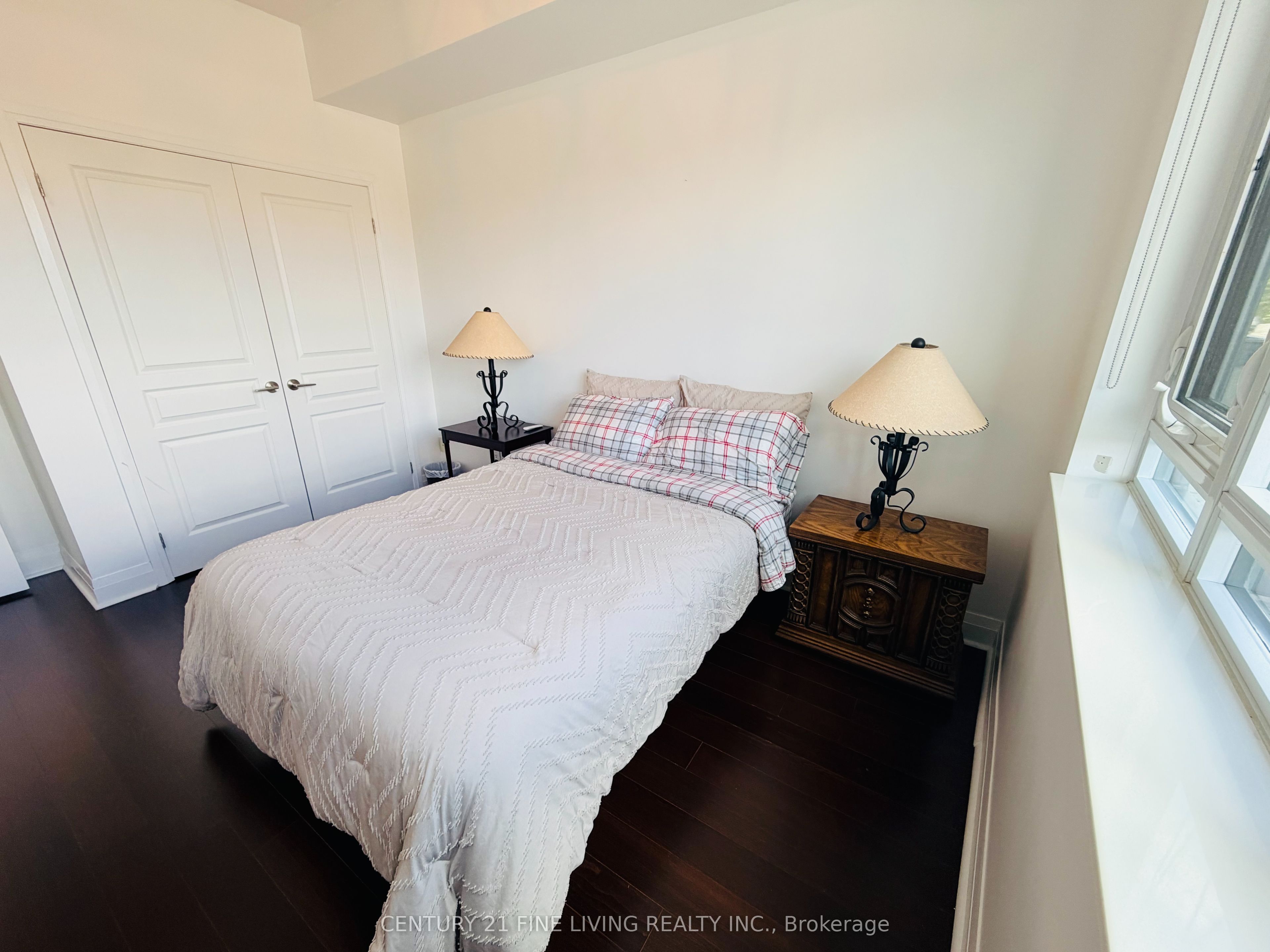 1 Hurontario Street 201, Mississauga, ON L5G 0A3 photo 5