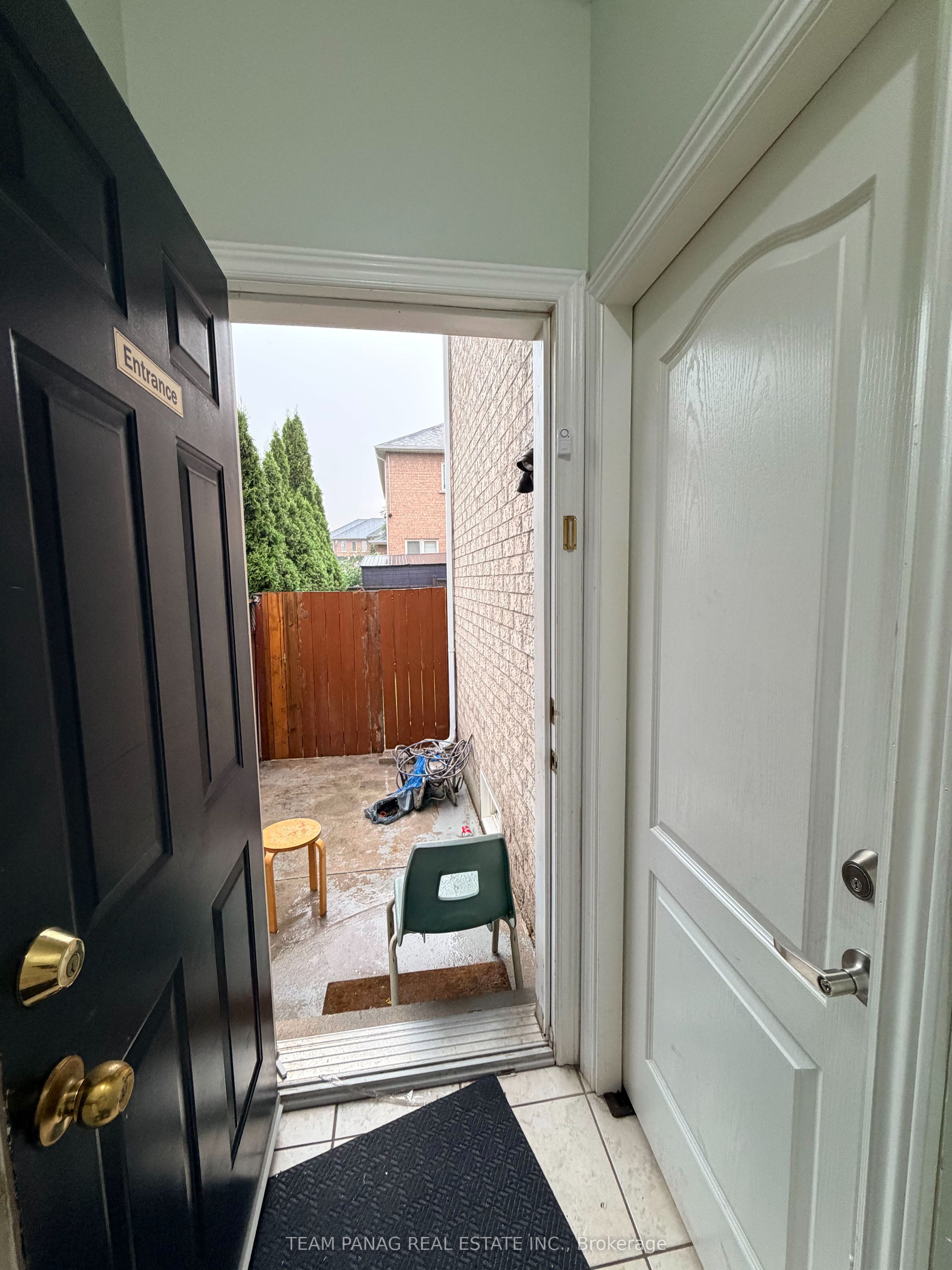 70 Princess Valley Crescent Basement, Brampton, ON L6P 2B9 photo 2