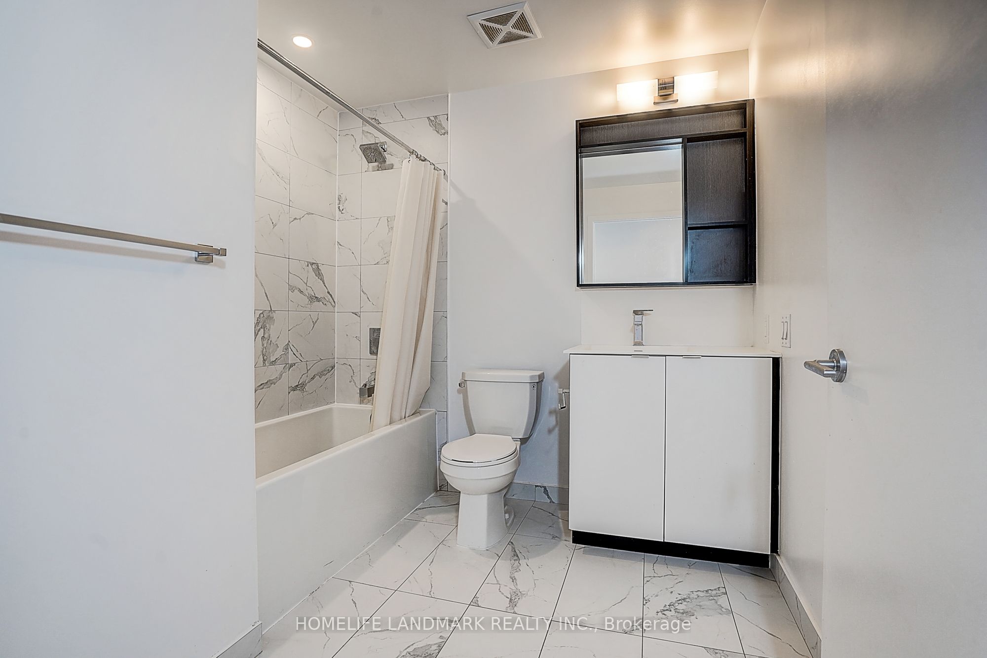 4065 Confederation Parkway 3208, Mississauga, ON L5B 0L4 photo 3