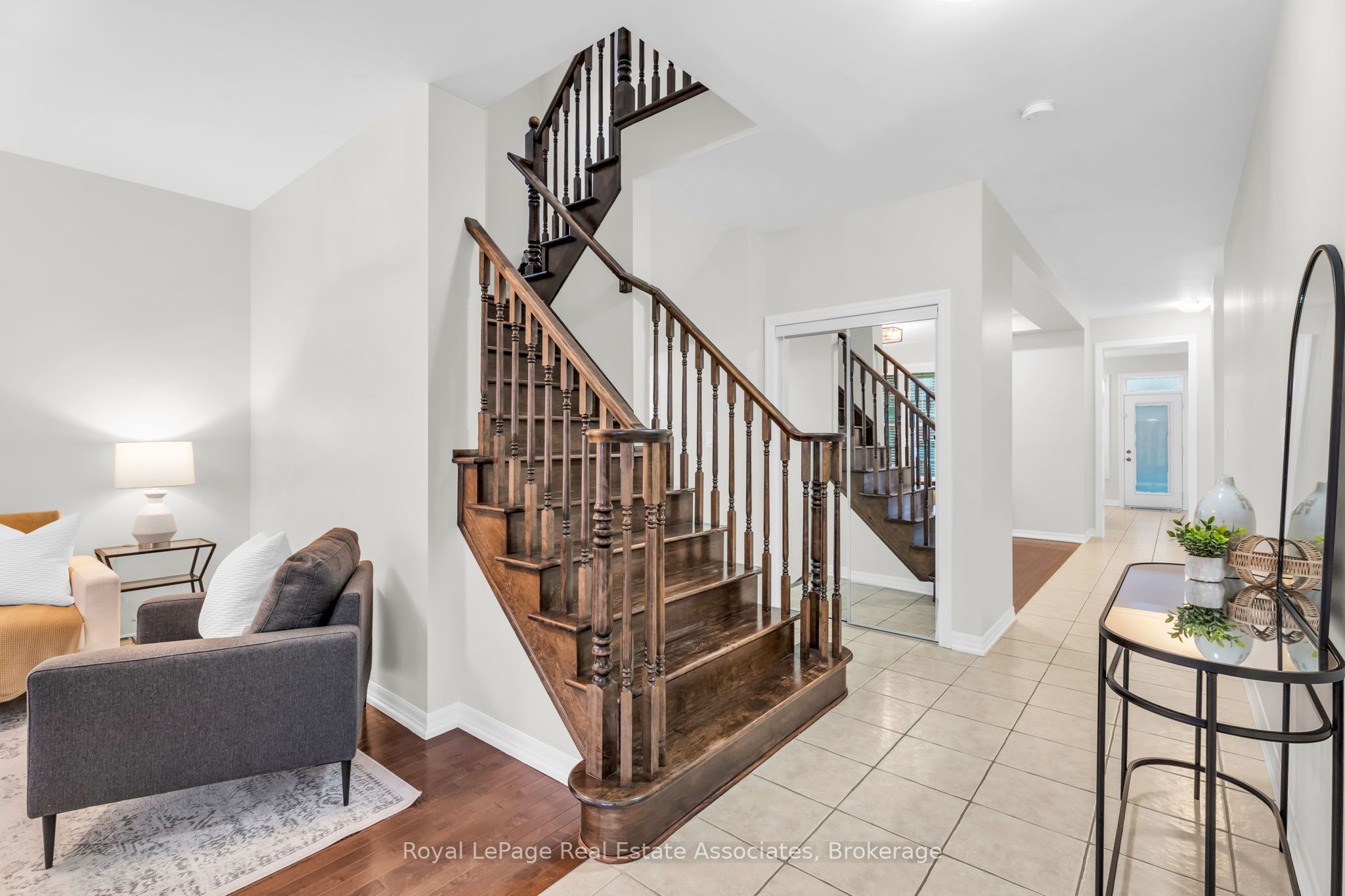879 Etherington Way, Milton, ON L9T 0Z3 photo 2