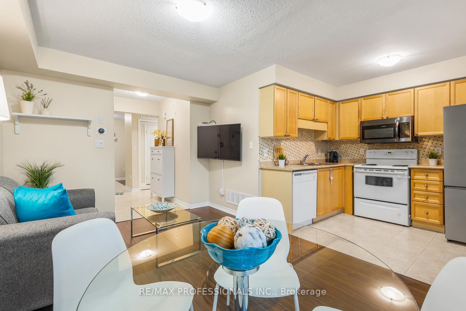 3025 Elmcreek Road 5, Mississauga, ON L5B 0B6 photo 2