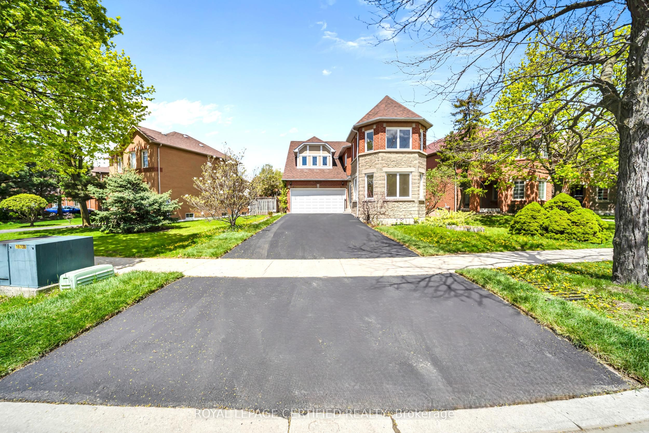 5016 Natkarni Crescent Lower, Mississauga, ON L5V 1L2
