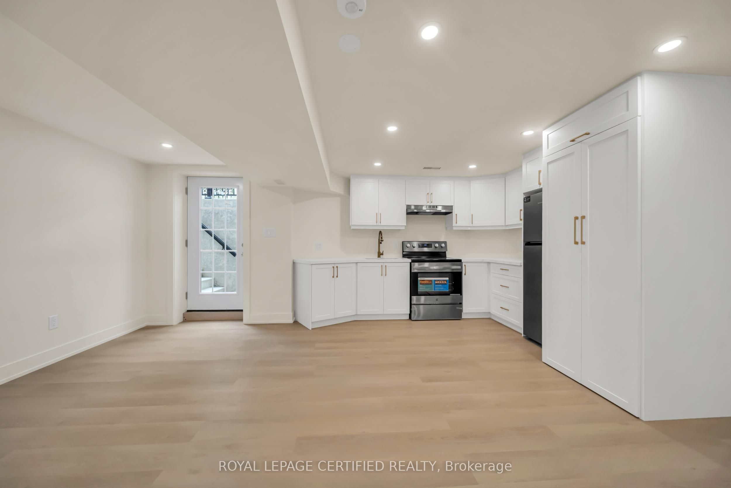 5016 Natkarni Crescent Lower, Mississauga, ON L5V 1L2 photo 5