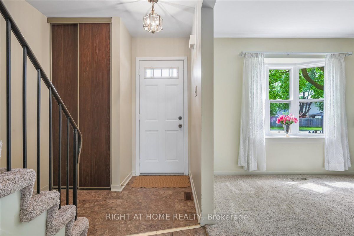 1020 Central Park Drive 2, Brampton, ON L6S 3J5 photo 4