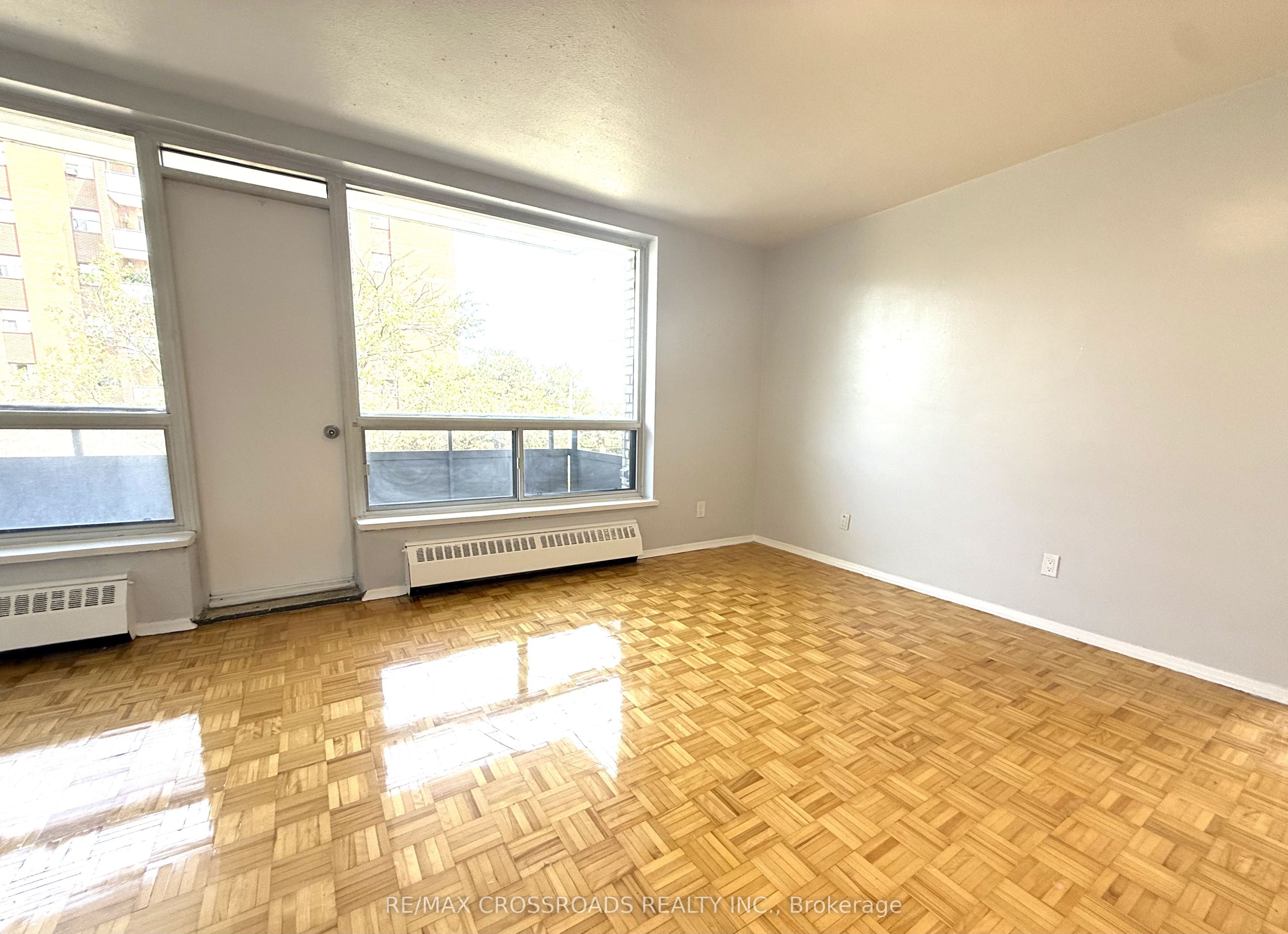 363 Lakeshore Road E 410, Mississauga, ON L5G 1H7 photo 3