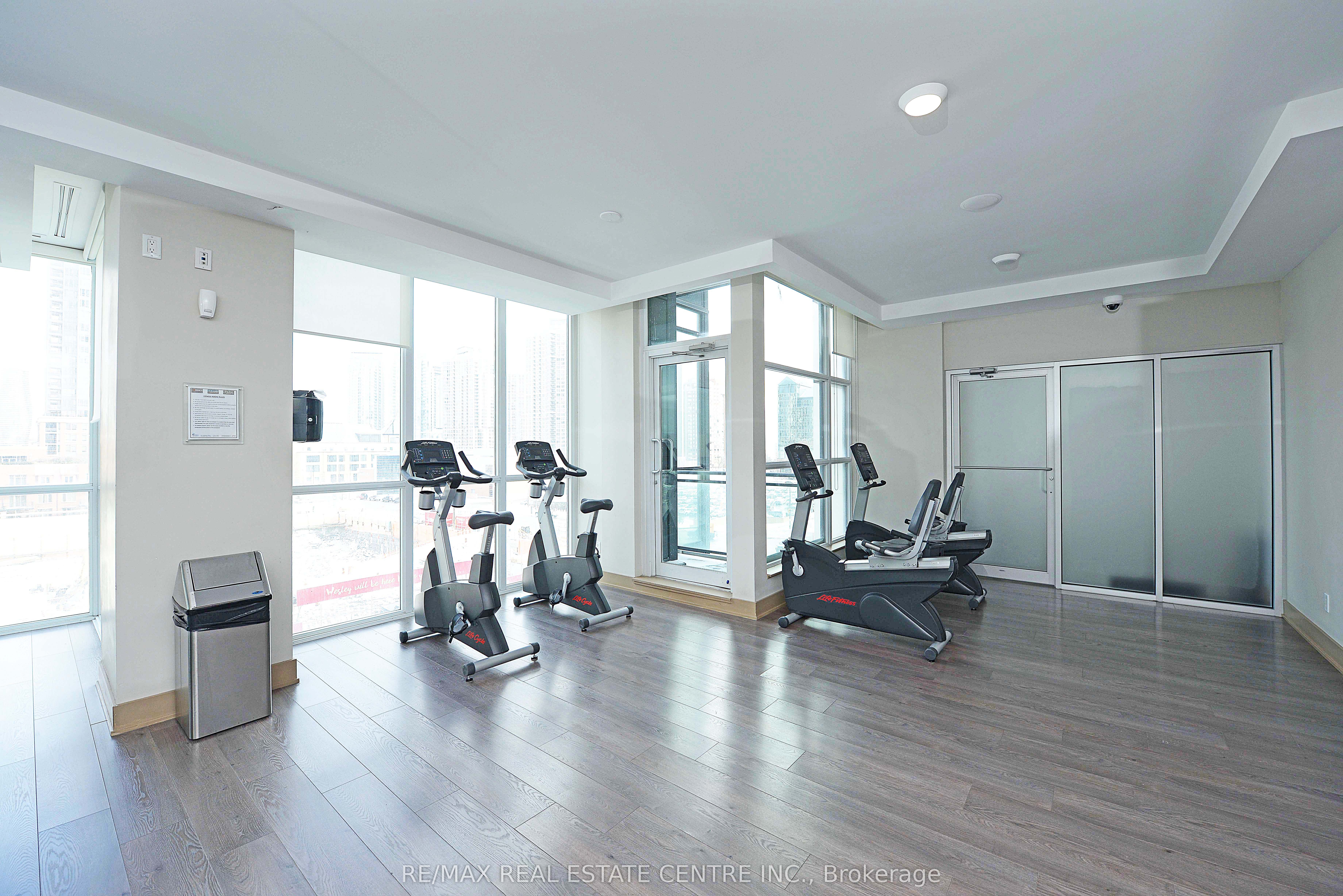 4070 Confederation Parkway 3904, Mississauga, ON L5B 0E9 photo 3