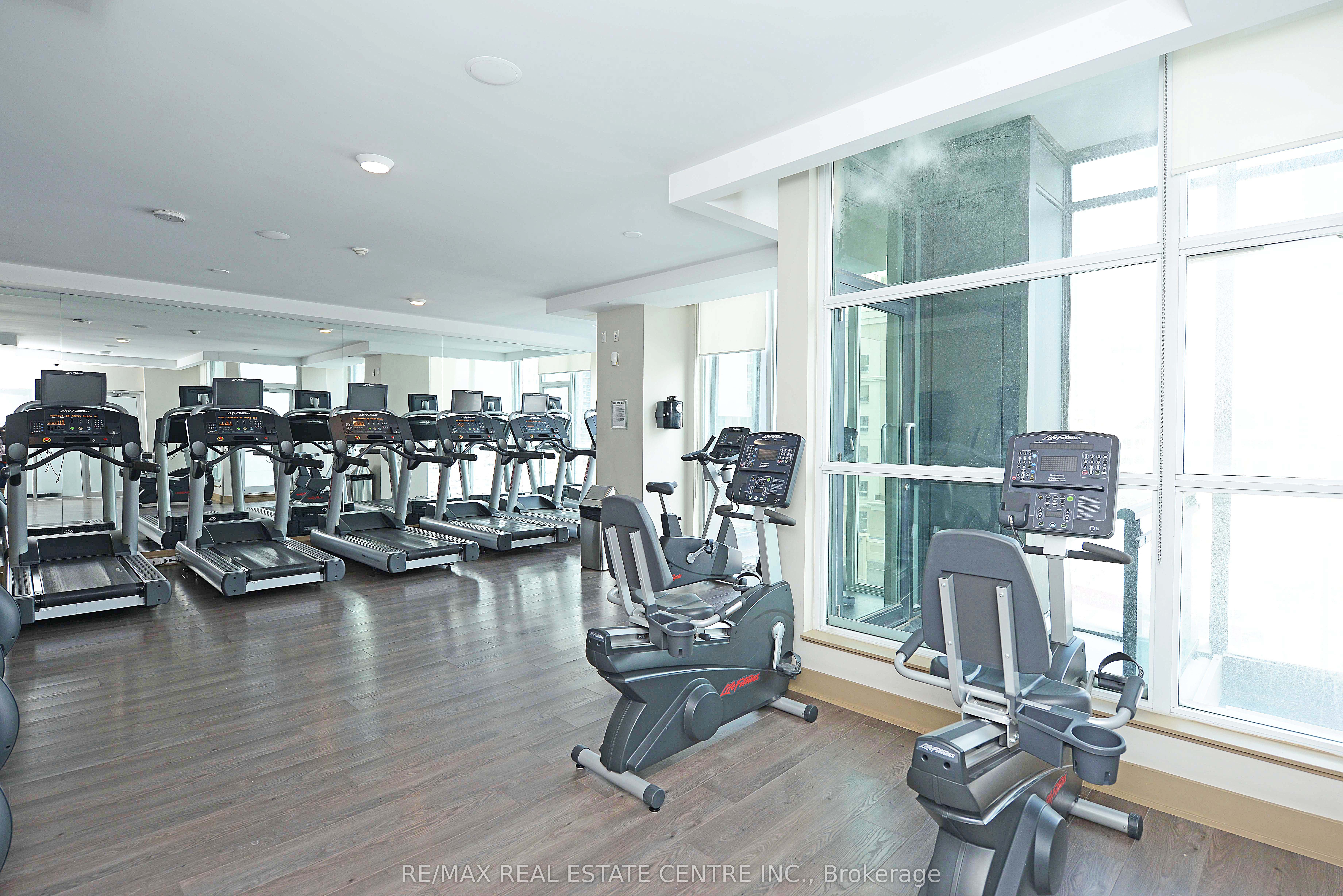 4070 Confederation Parkway 3904, Mississauga, ON L5B 0E9 photo 4