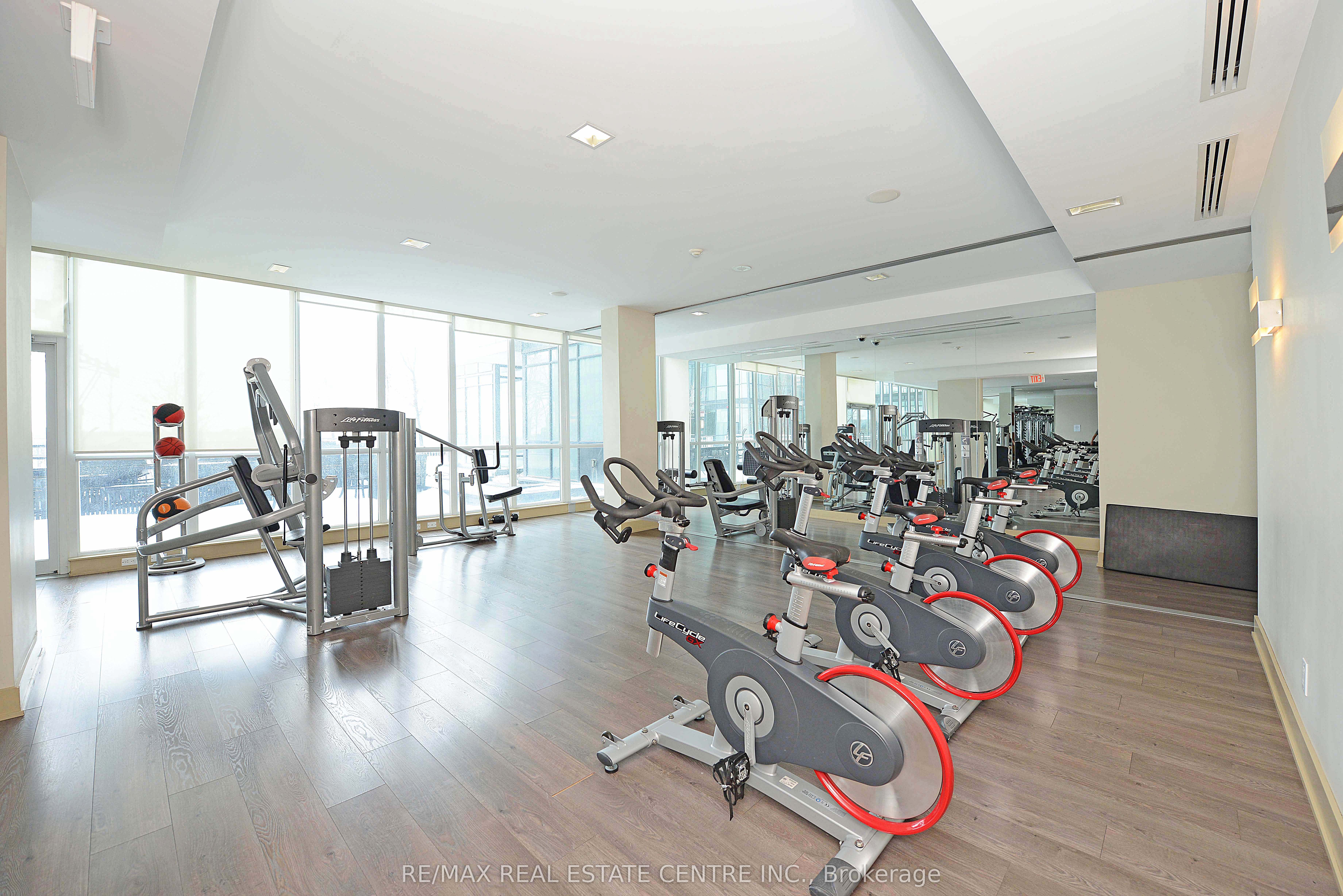 4070 Confederation Parkway 3904, Mississauga, ON L5B 0E9 photo 5
