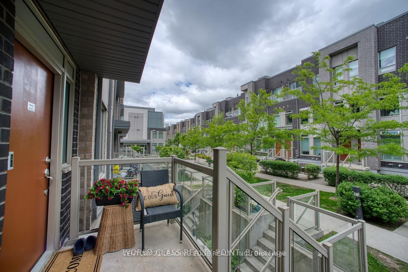 7 Applewood Lane E 221, Toronto, ON M9C 0C1 photo 2