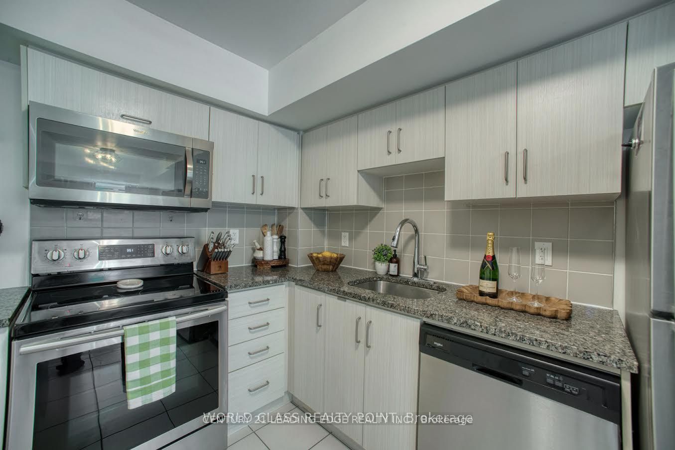 7 Applewood Lane E 221, Toronto, ON M9C 0C1 photo 5