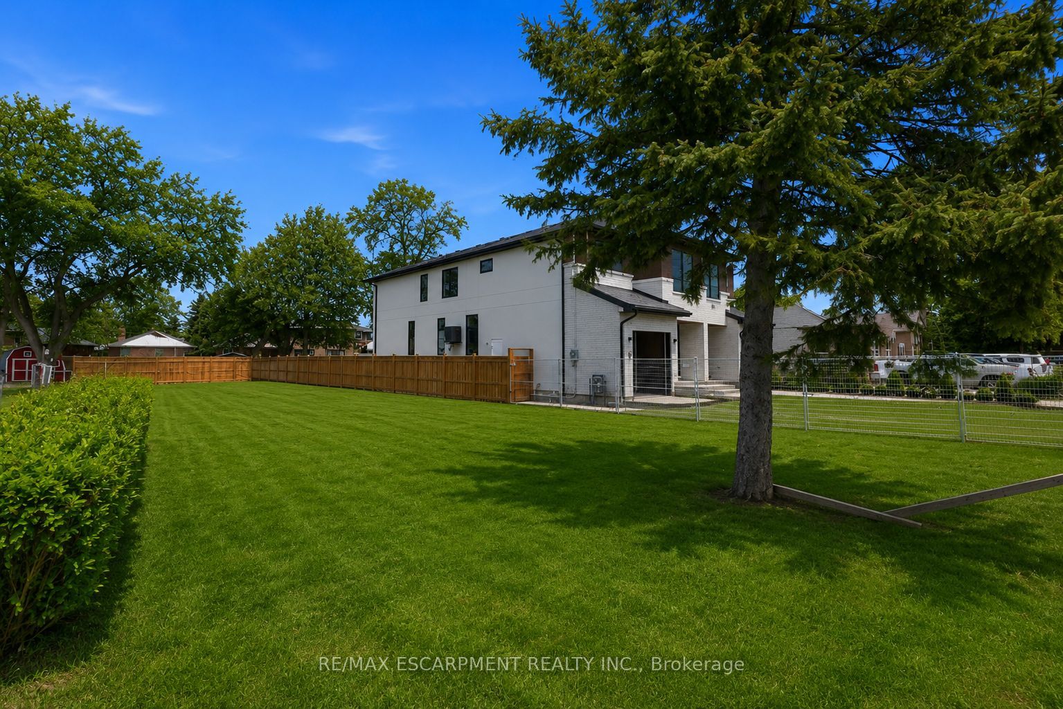 19A Broadview Avenue, Mississauga, ON L5H 2S8 photo 2