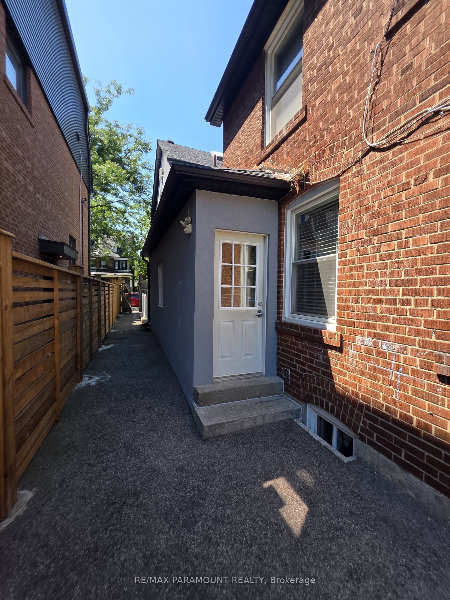 291 Pacific Avenue Main, Toronto, ON M6P 2P8 photo 2