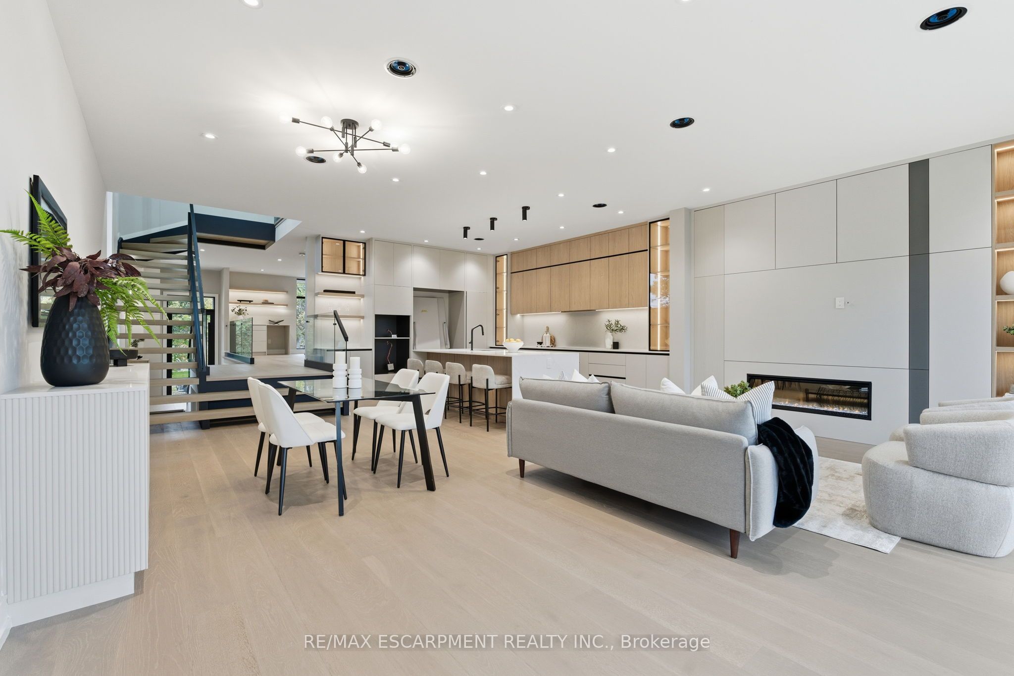 957 Halliday Avenue, Mississauga, ON L5E 1P4