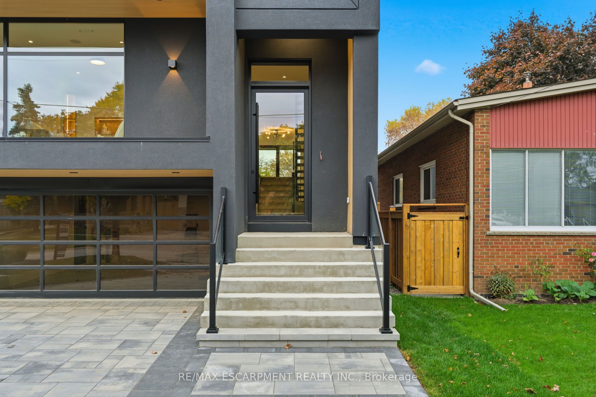 957 Halliday Avenue, Mississauga, ON L5E 1P4 photo 4
