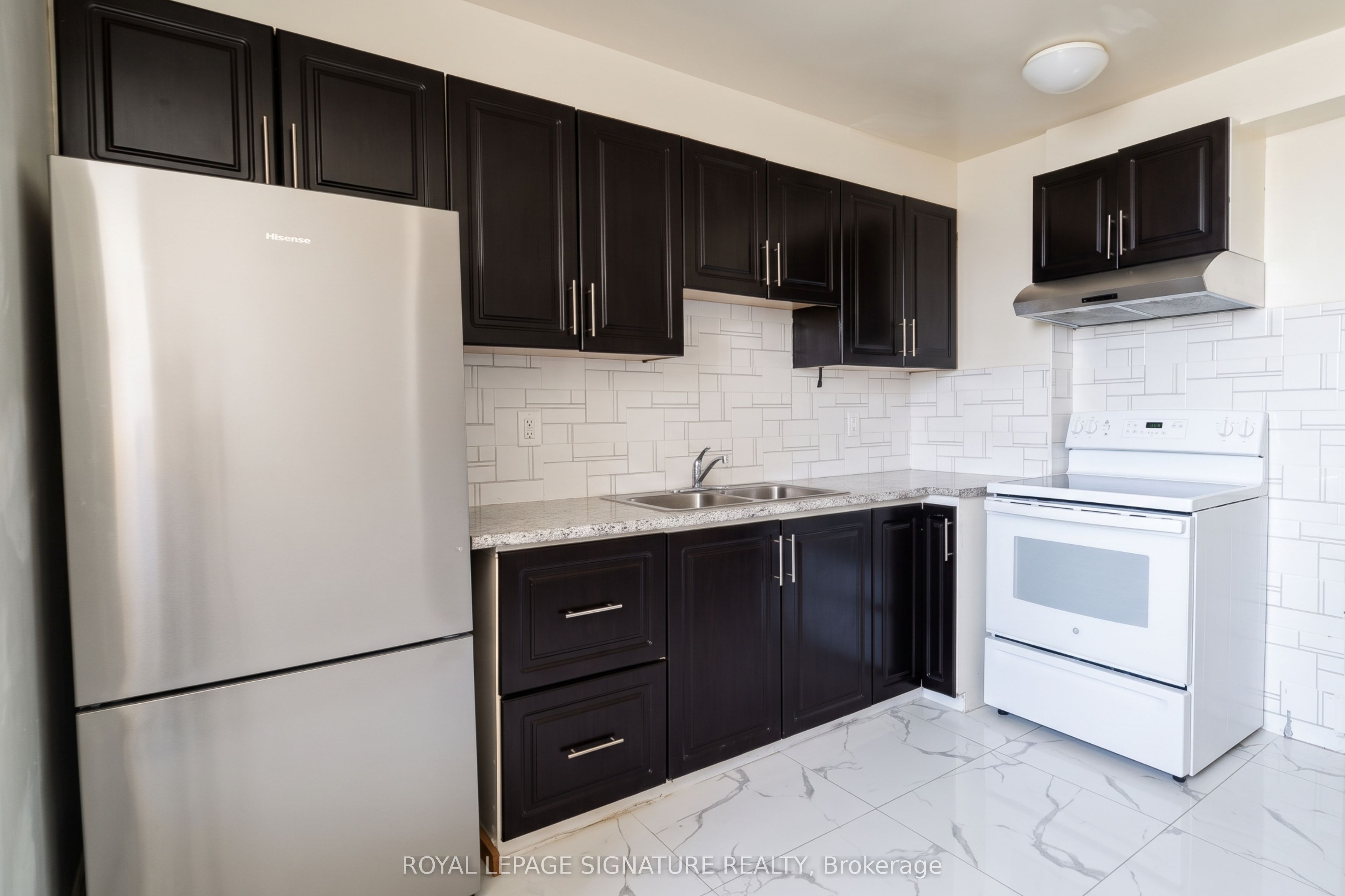 340 Dixon Road 1008, Toronto, ON M9R 1T1 photo 4