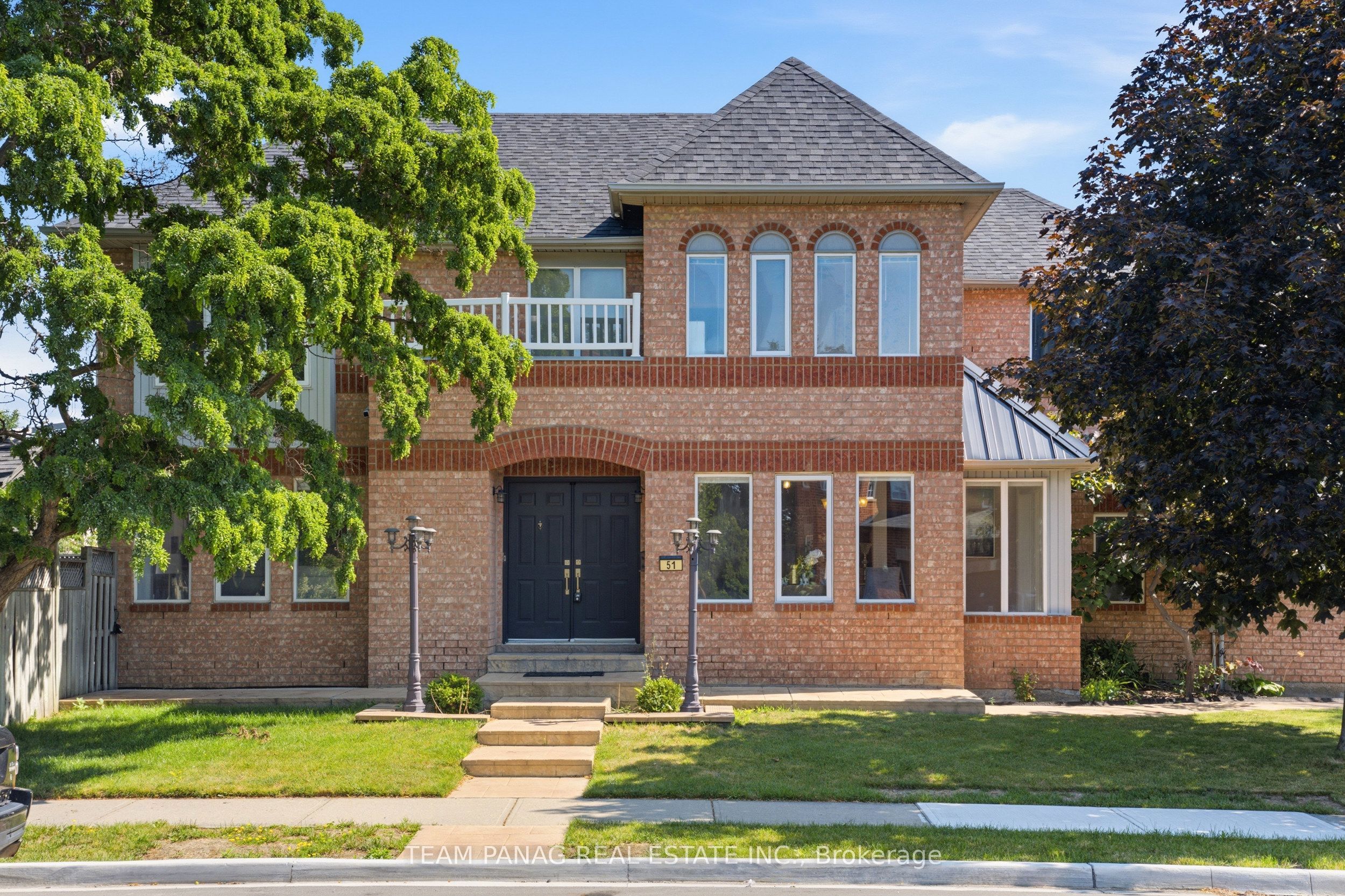 51 Pebblestone Circle, Brampton, ON L6X 4N2 photo 2