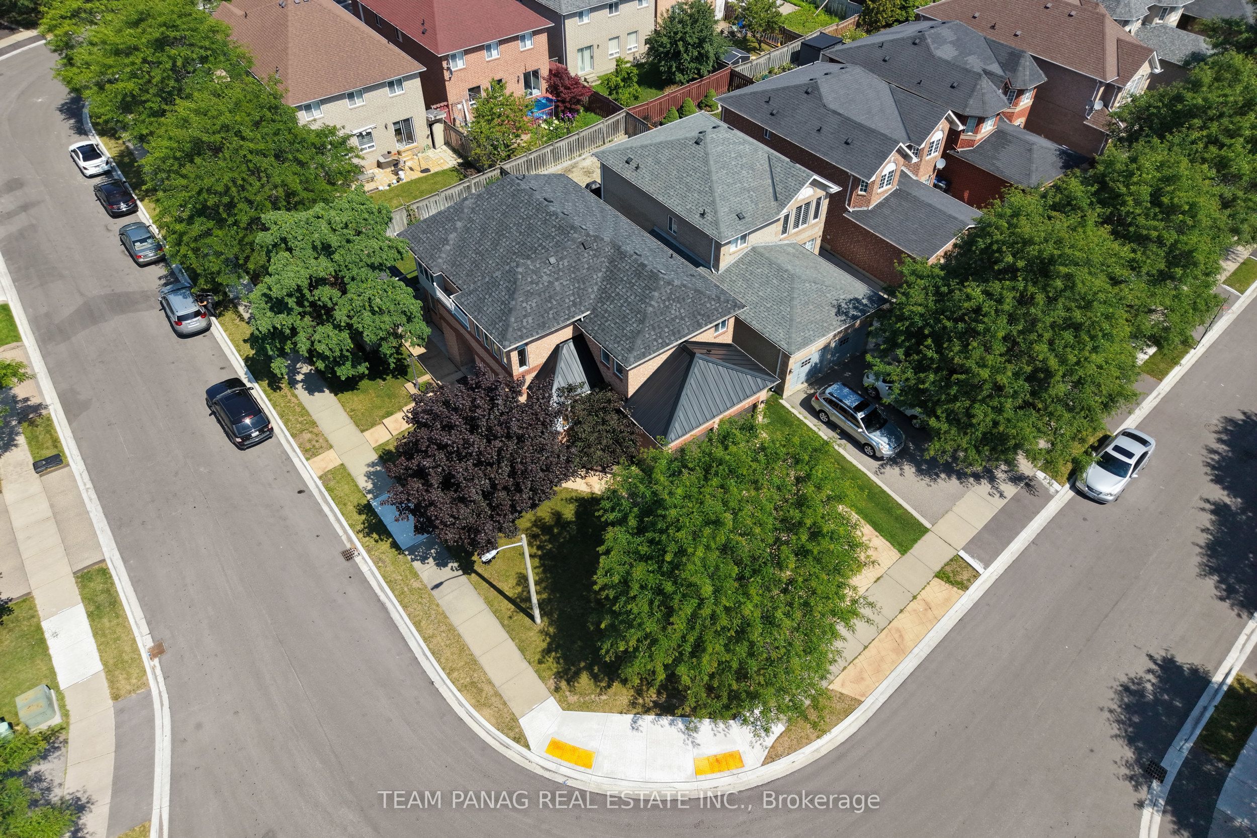 51 Pebblestone Circle, Brampton, ON L6X 4N2 photo 3