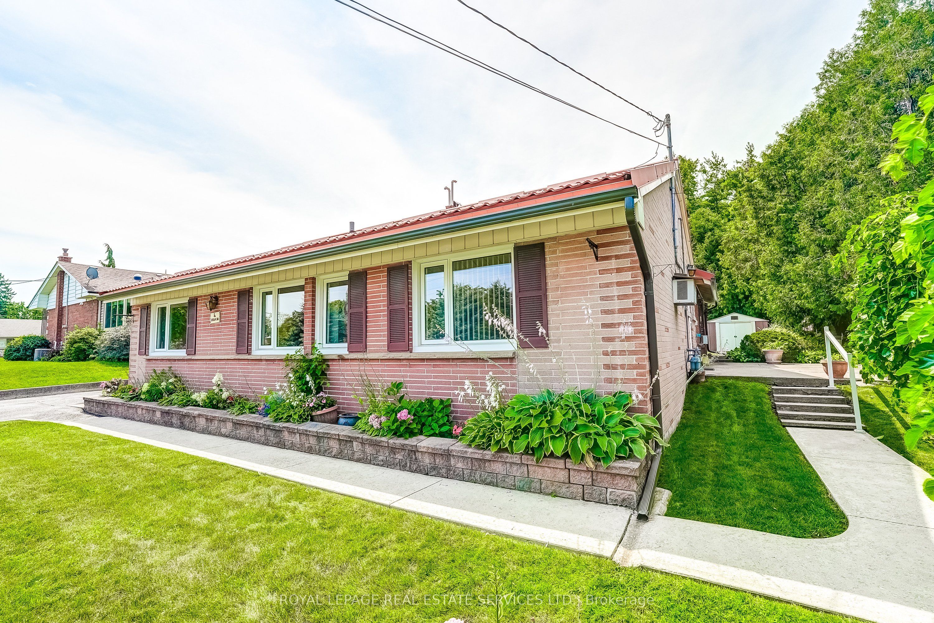 4 Sora Drive, Mississauga, ON L5M 1A8