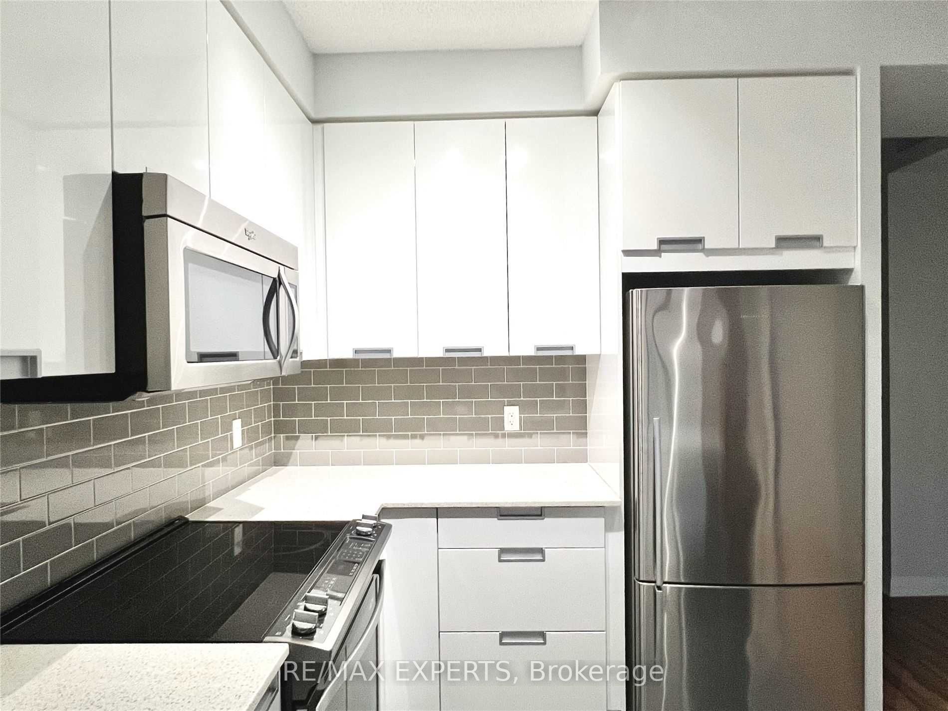 75 Eglinton Avenue W 1005, Mississauga, ON L5R 0E5 photo 4