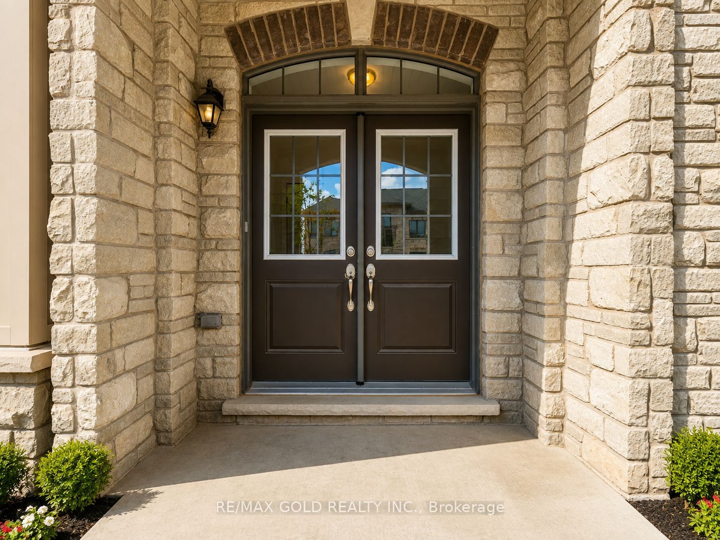37 Peak Drive, Brampton, ON L6X 5S5 photo 3
