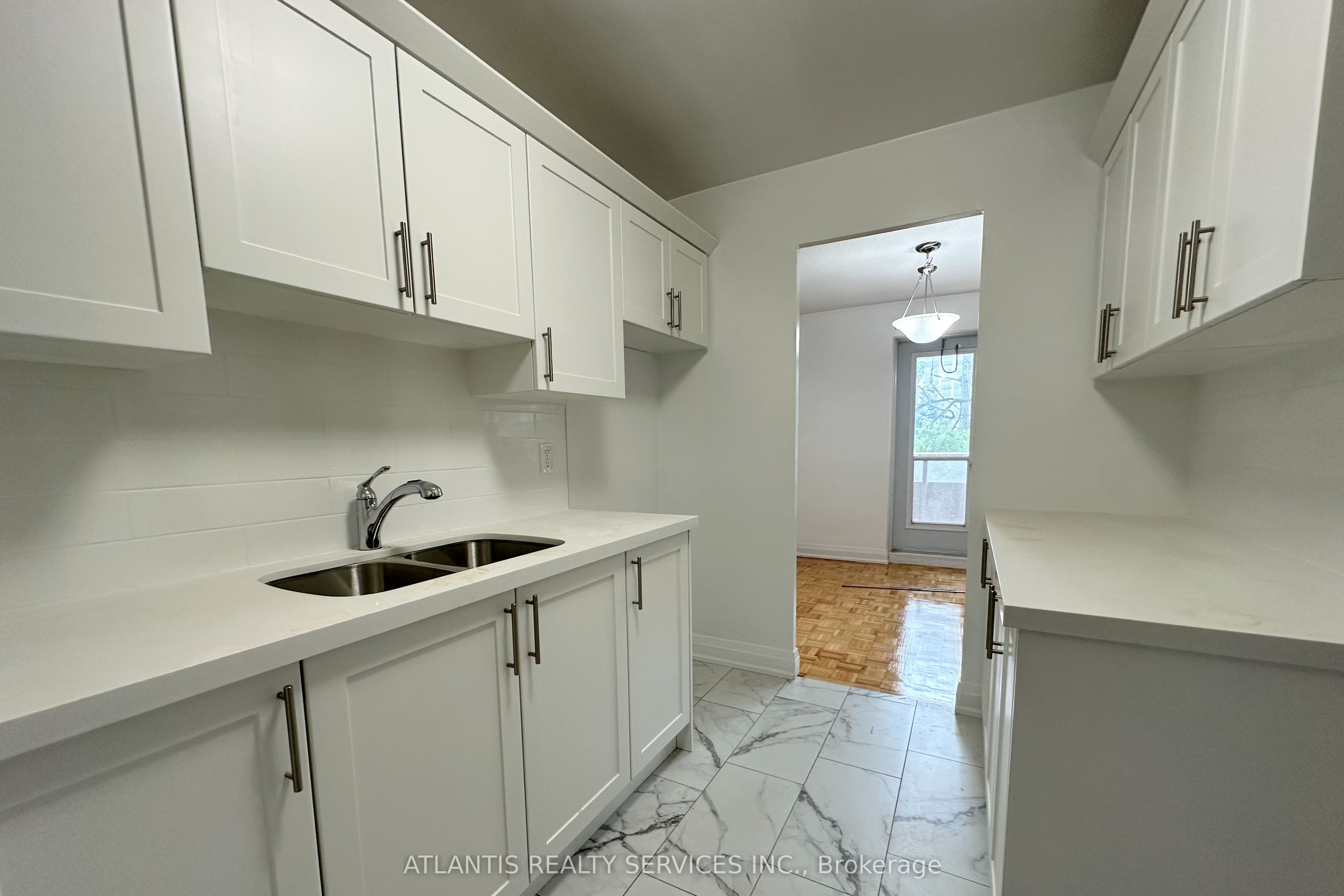 50 East Street 305, Oakville, ON L6L 3K4 photo 2