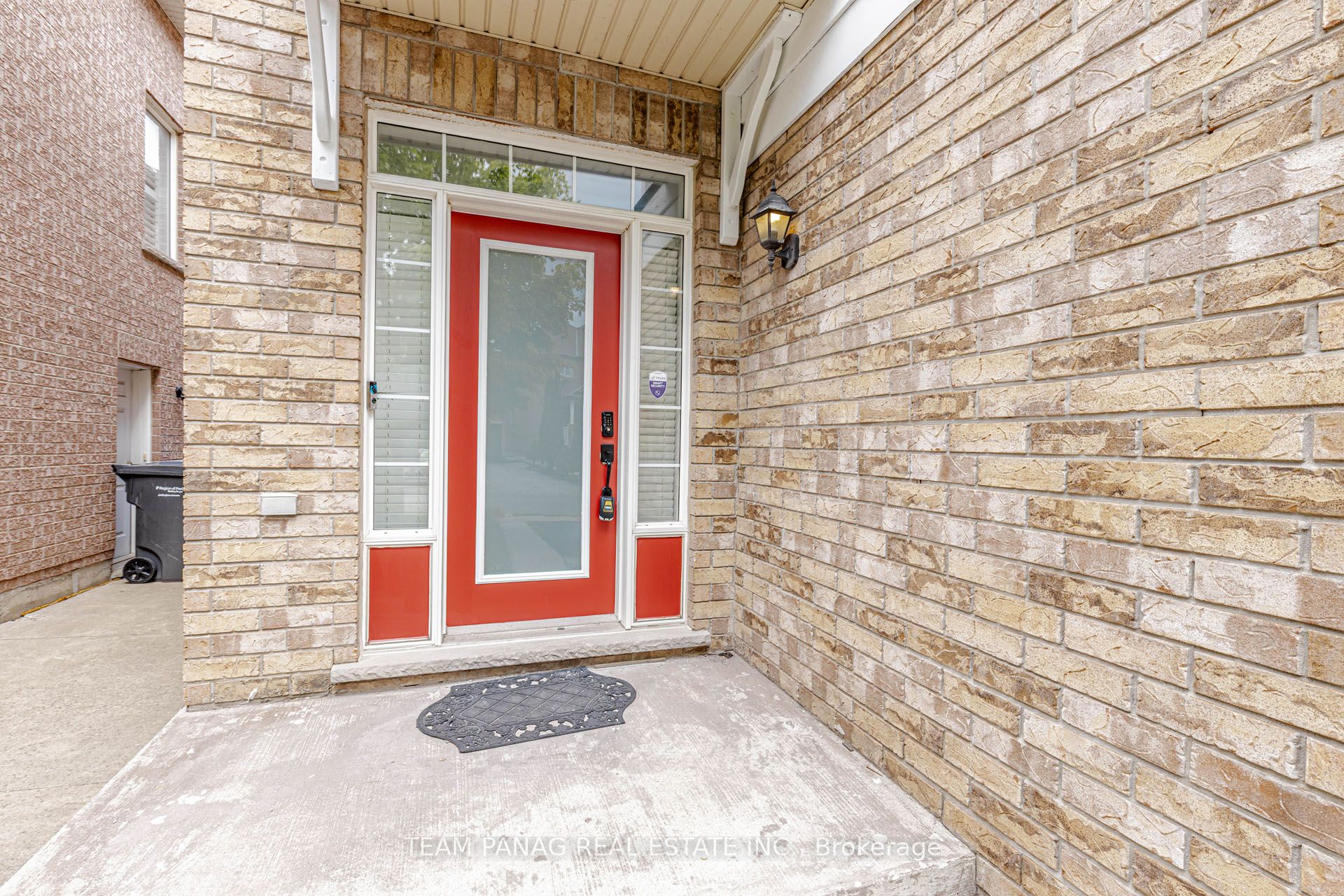 7 Village Lake Crescent, Brampton, ON L6S 6K2 photo 2