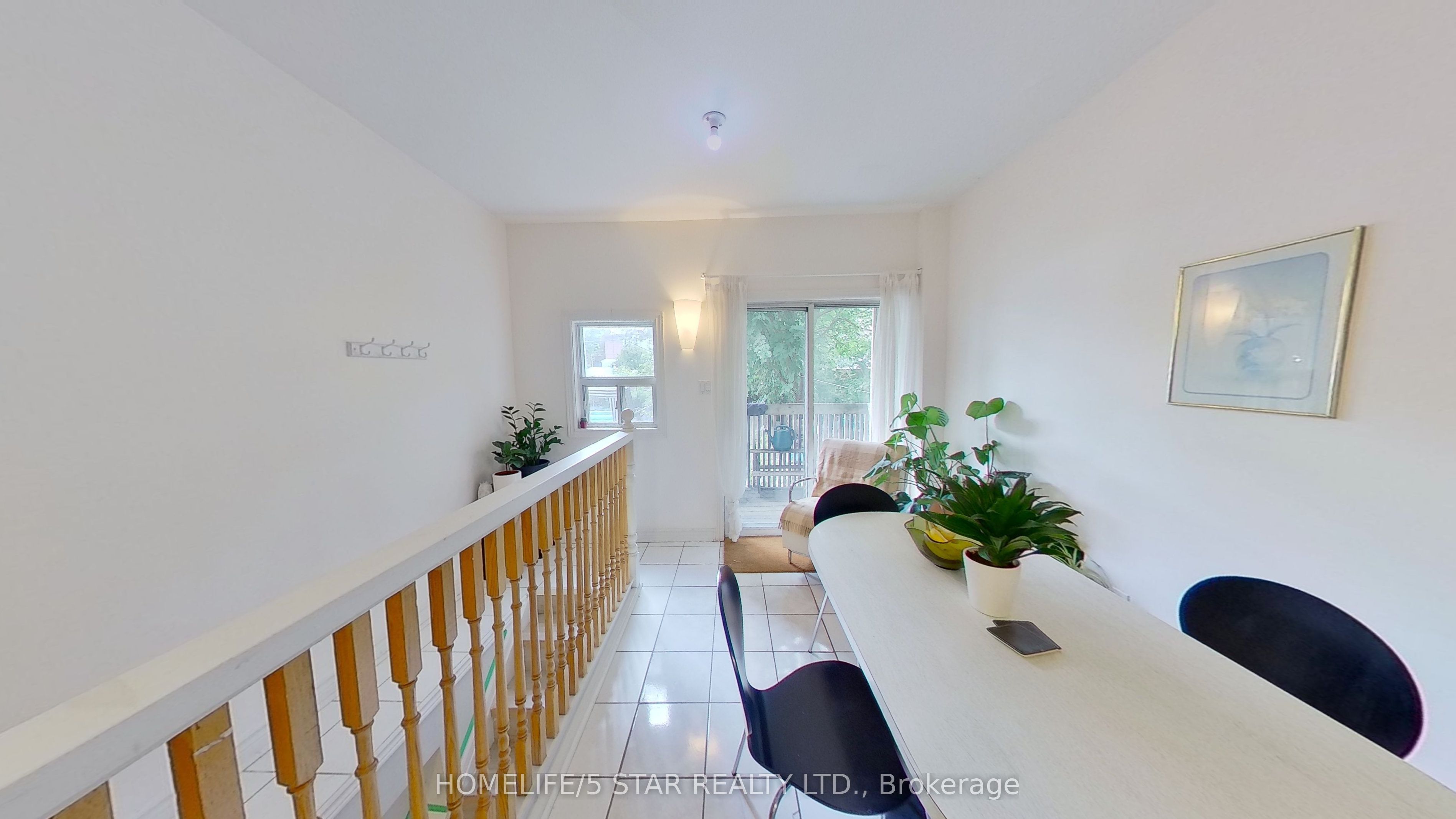 1054 Dovercourt Road Apt 1, Toronto, ON M6H 2X8 photo 5