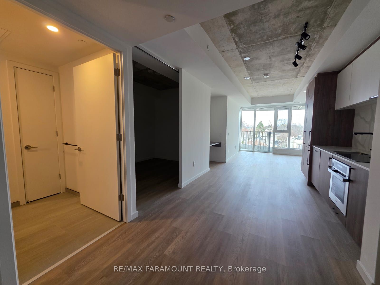 689 The Queensway Drive 418, Toronto, ON M8Y 1L1 photo 4