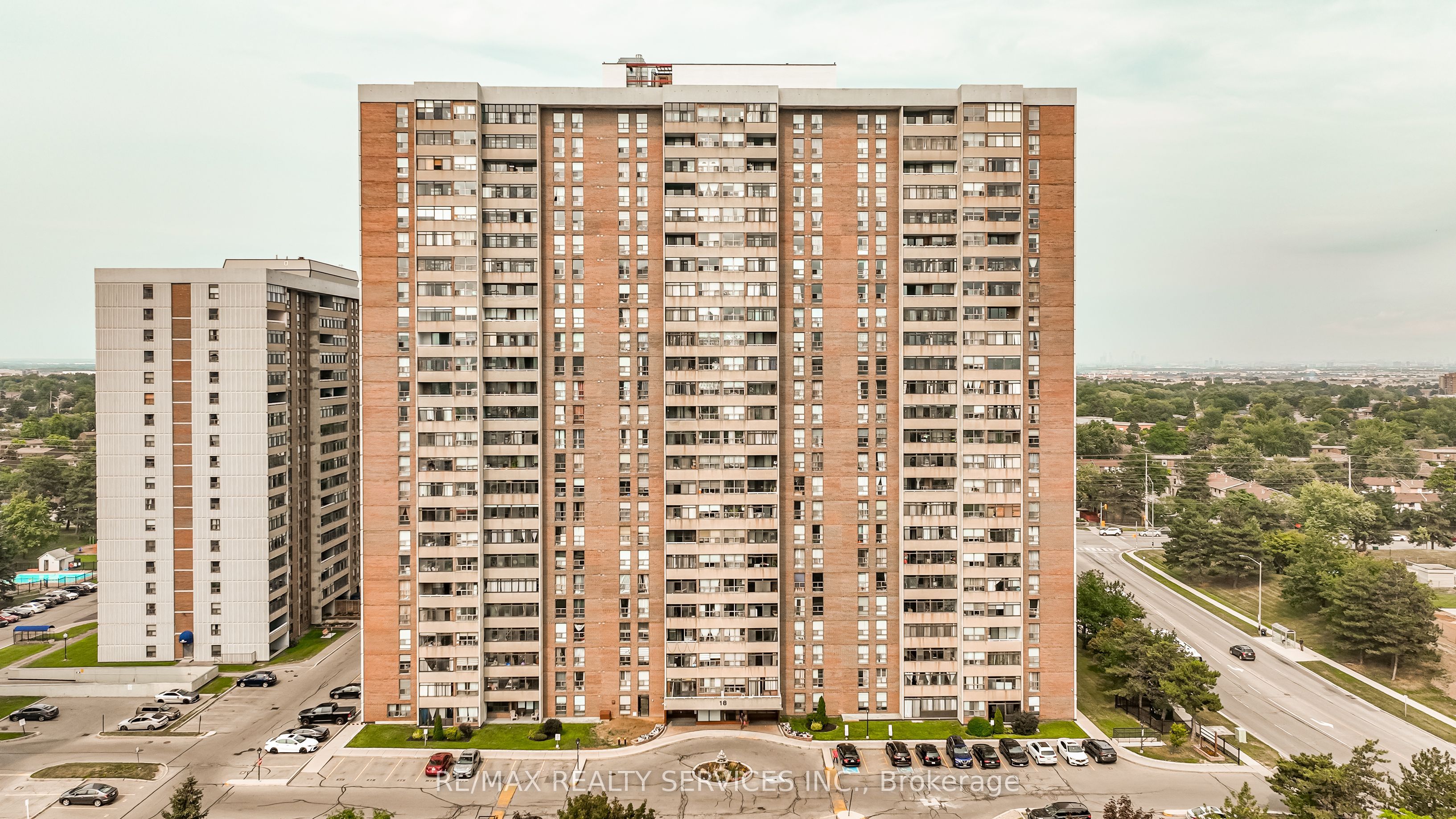18 Knightsbridge Road 2102, Brampton, ON L6T 3X5 photo 2