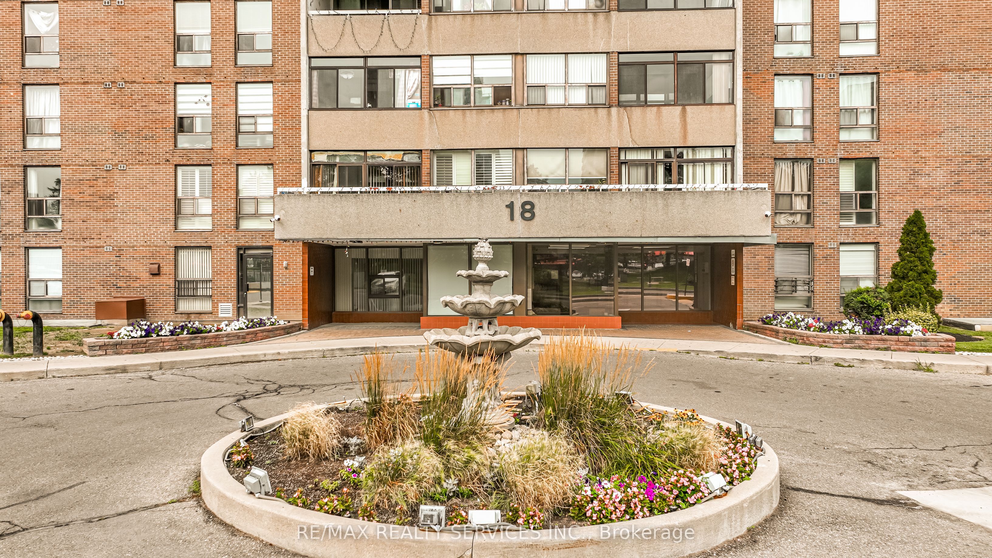 18 Knightsbridge Road 2102, Brampton, ON L6T 3X5 photo 3