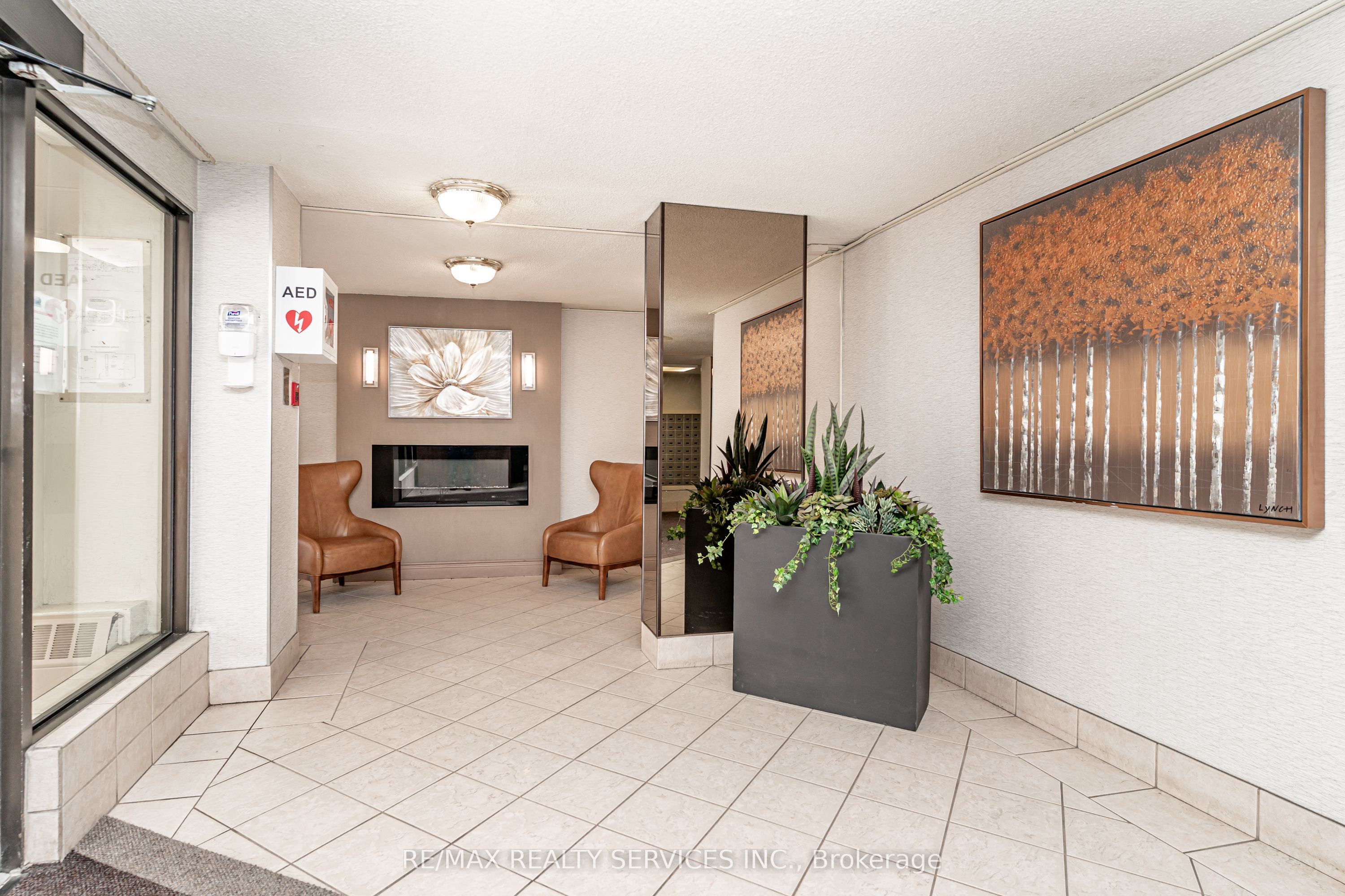18 Knightsbridge Road 2102, Brampton, ON L6T 3X5 photo 4